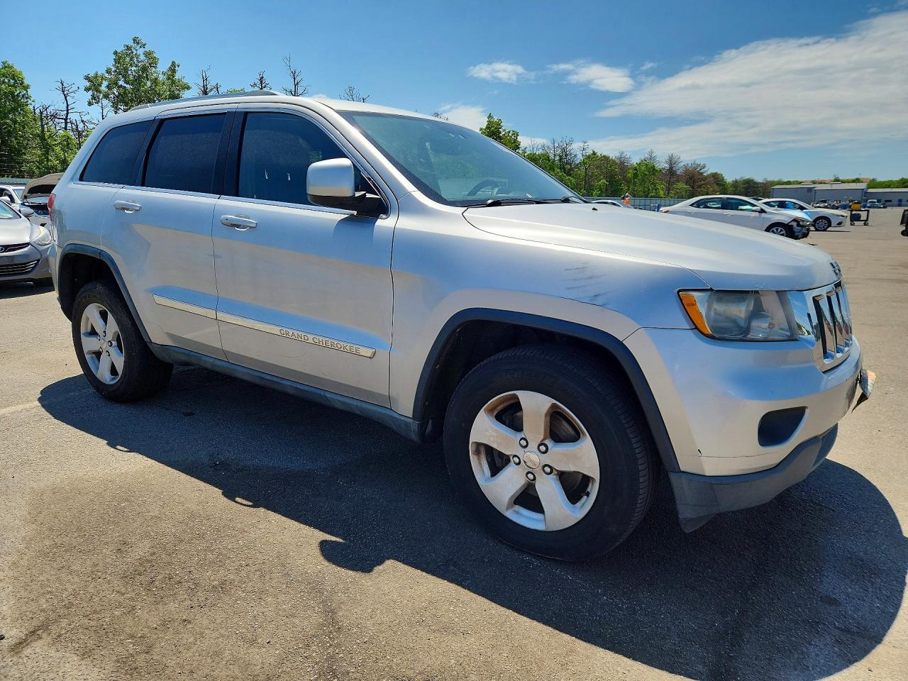 2011 Jeep Grand Cherokee Silver vin: 1J4RR4GG8BC587938