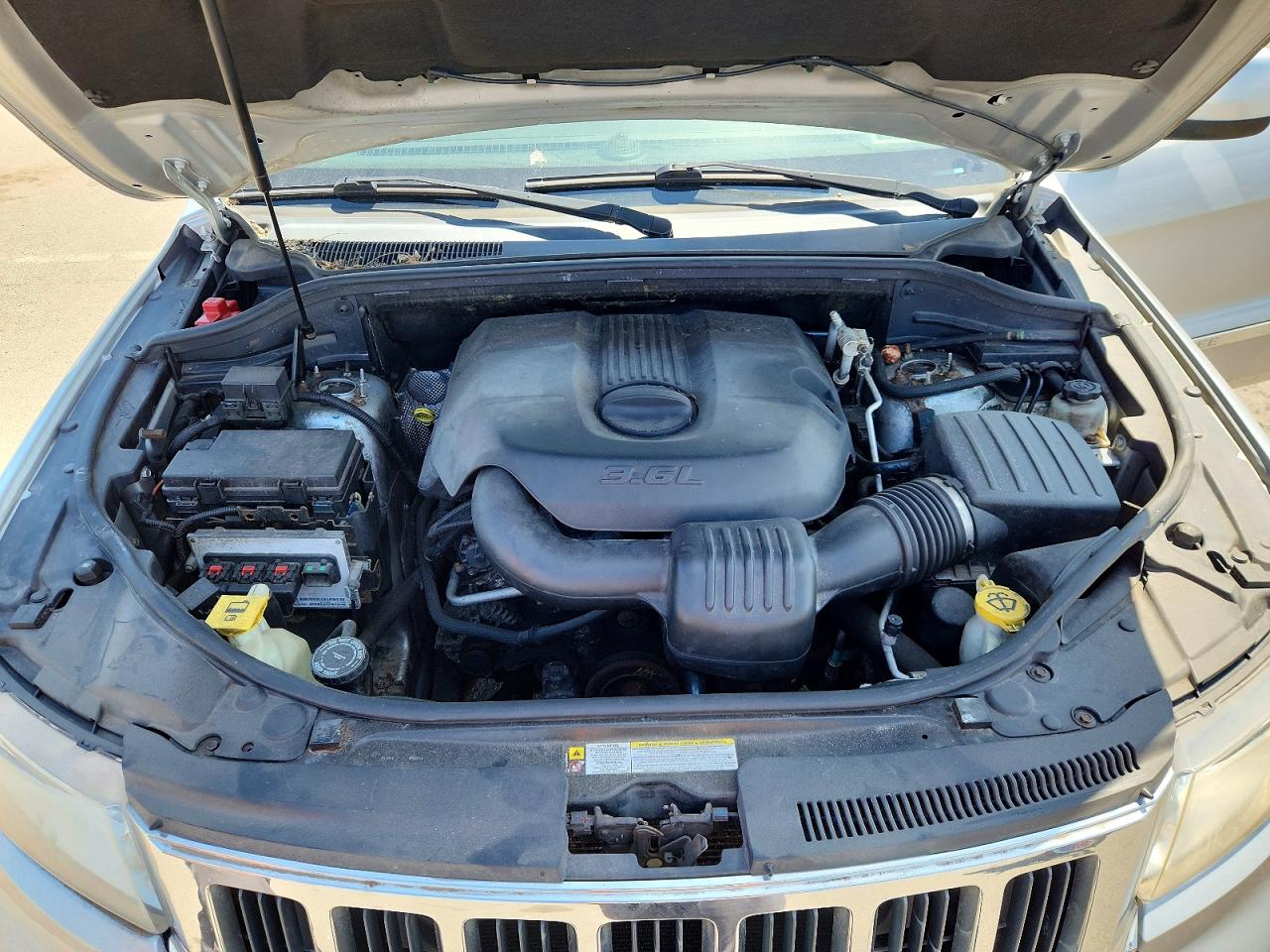 2011 Jeep Grand Cherokee Silver vin: 1J4RR4GG8BC587938