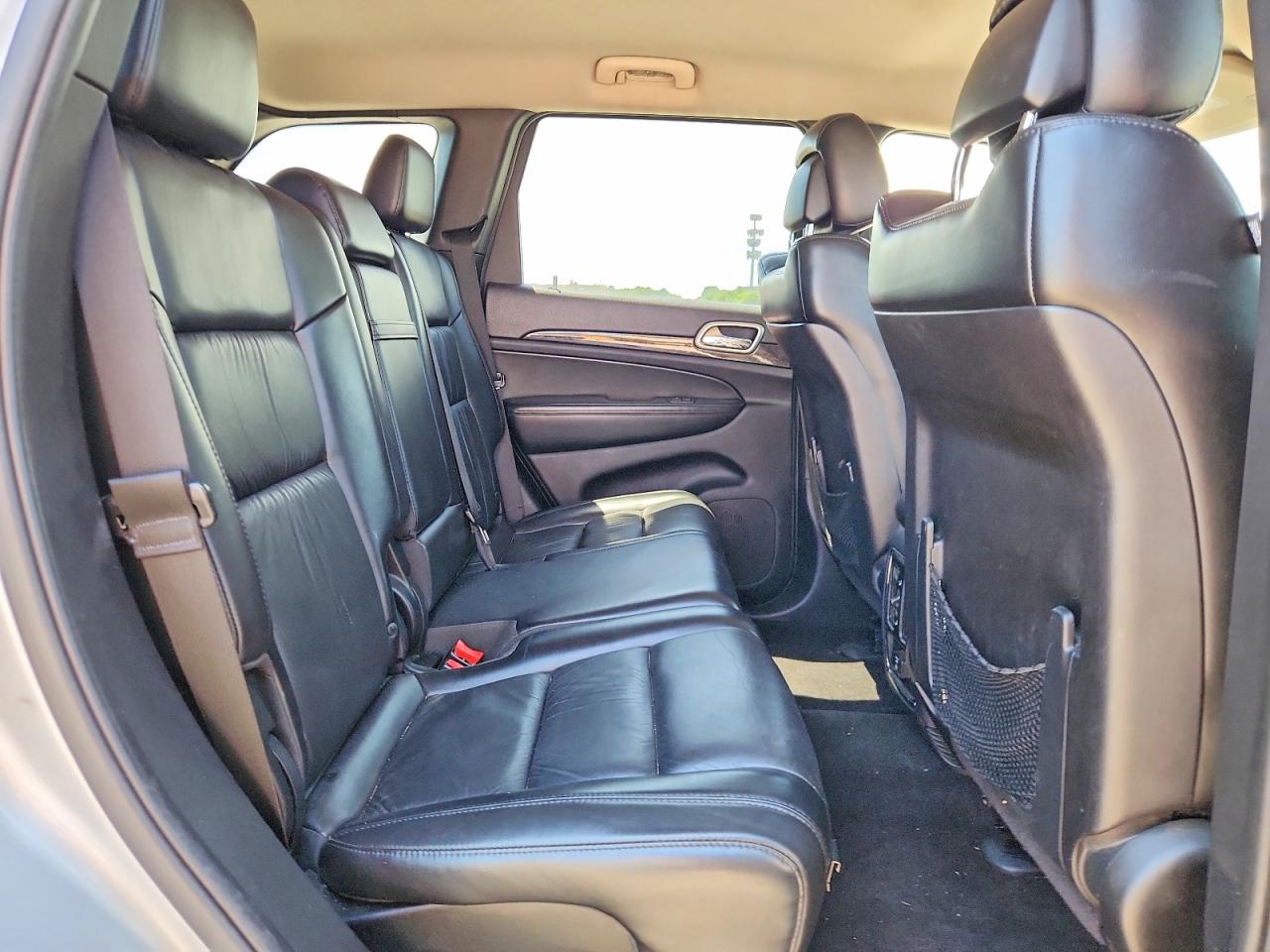 2011 Jeep Grand Cherokee Silver vin: 1J4RR4GG8BC587938