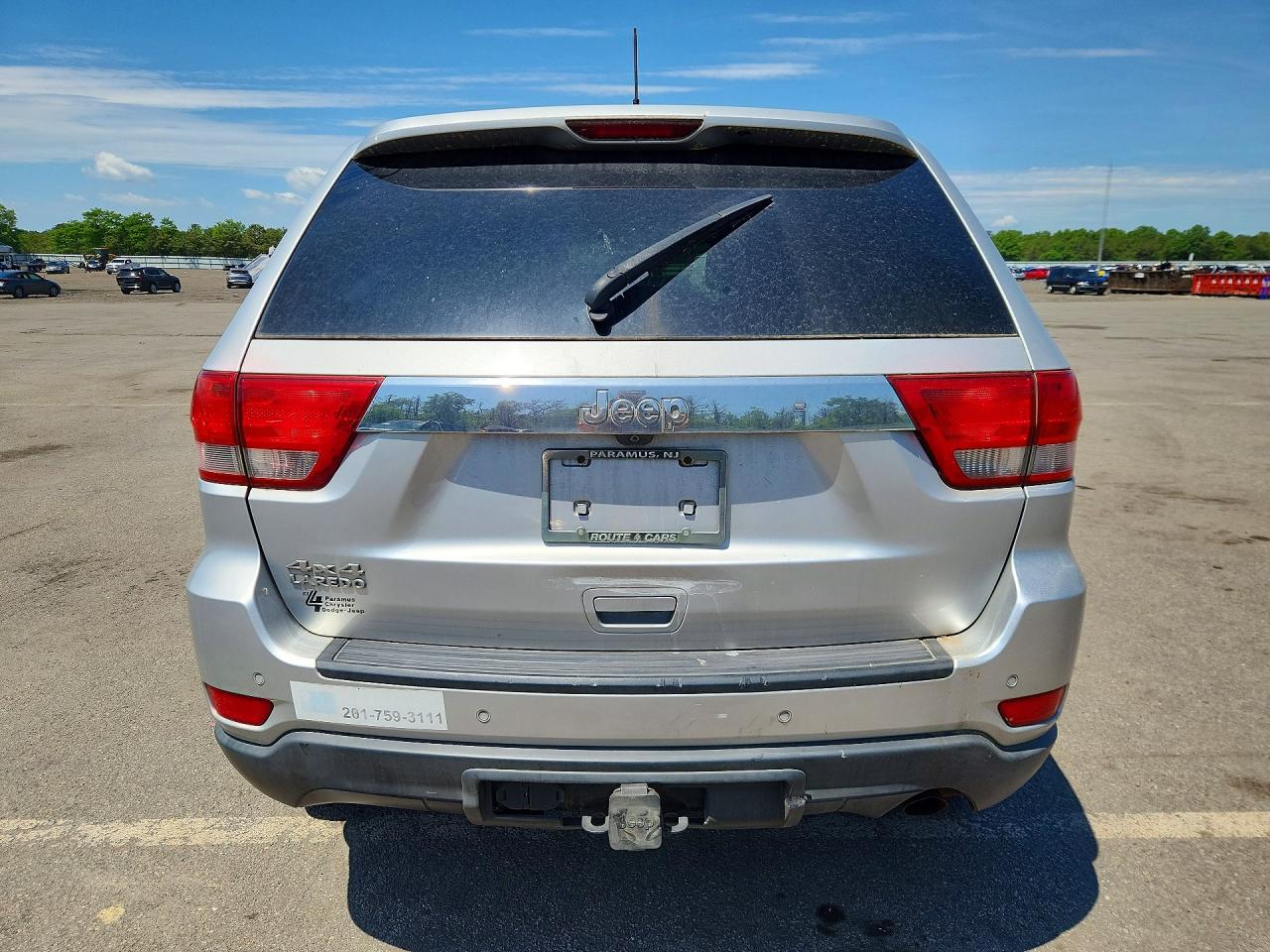 2011 Jeep Grand Cherokee Silver vin: 1J4RR4GG8BC587938