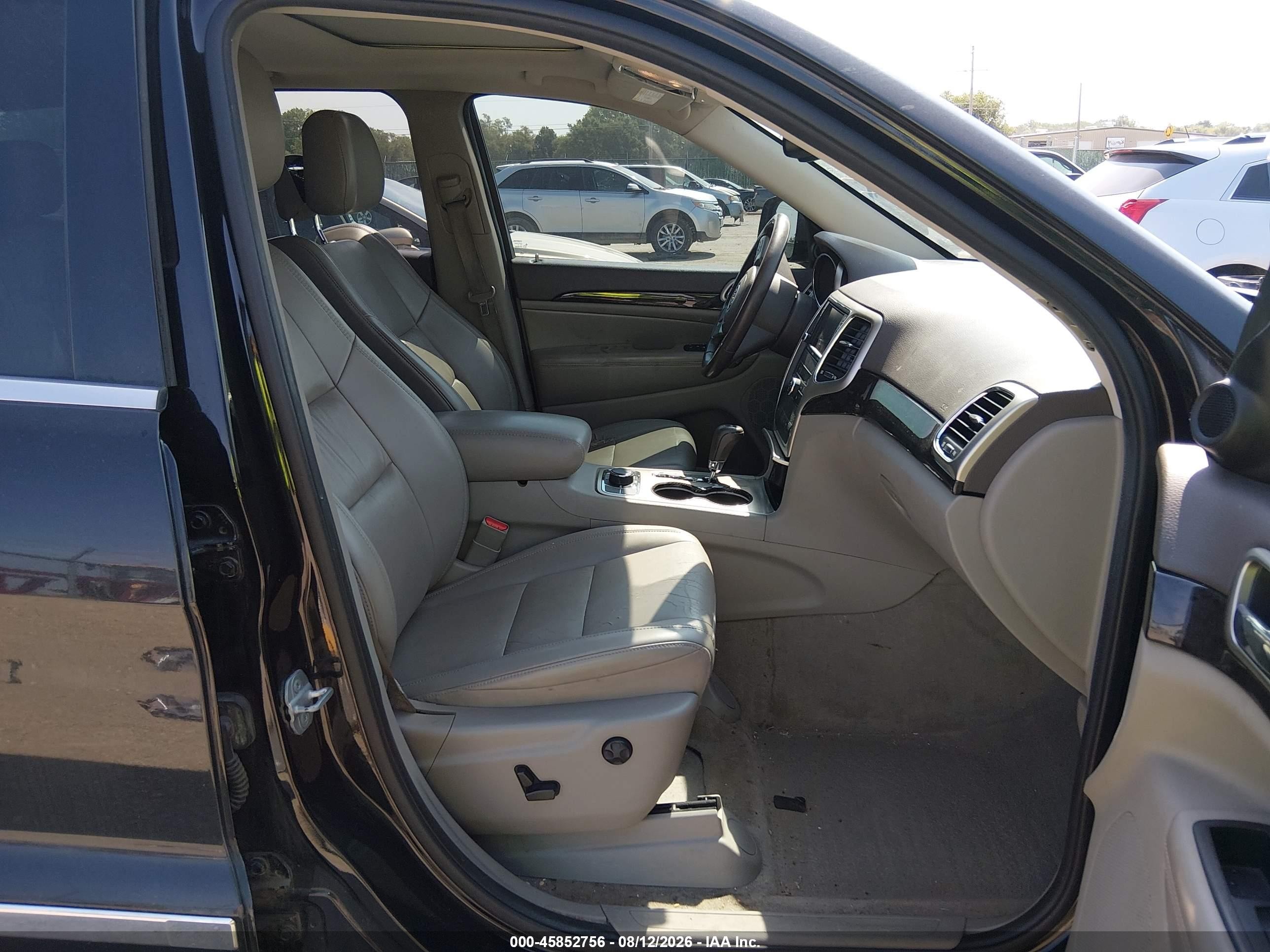 2011 Jeep Grand Cherokee Laredo Черный vin: 1J4RR4GG8BC610134