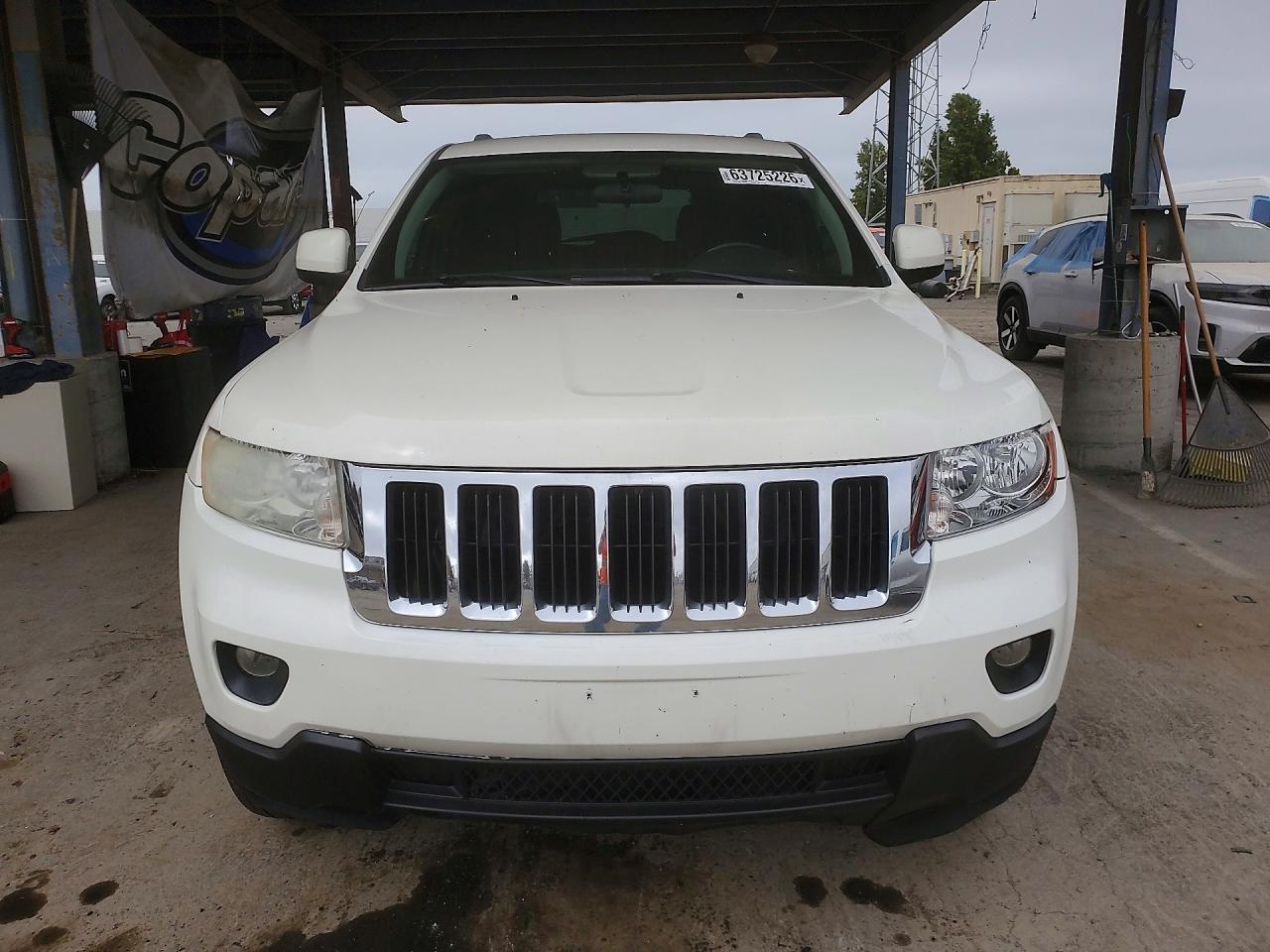 2011 Jeep Grand Cherokee Laredo White vin: 1J4RR4GG8BC640315