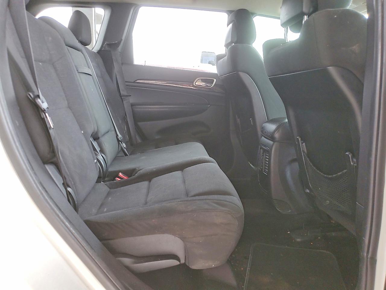 2011 Jeep Grand Cherokee Laredo White vin: 1J4RR4GG8BC640315