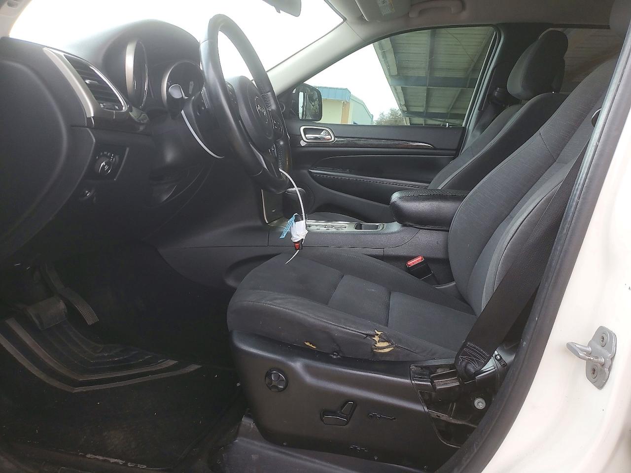 2011 Jeep Grand Cherokee Laredo White vin: 1J4RR4GG8BC640315