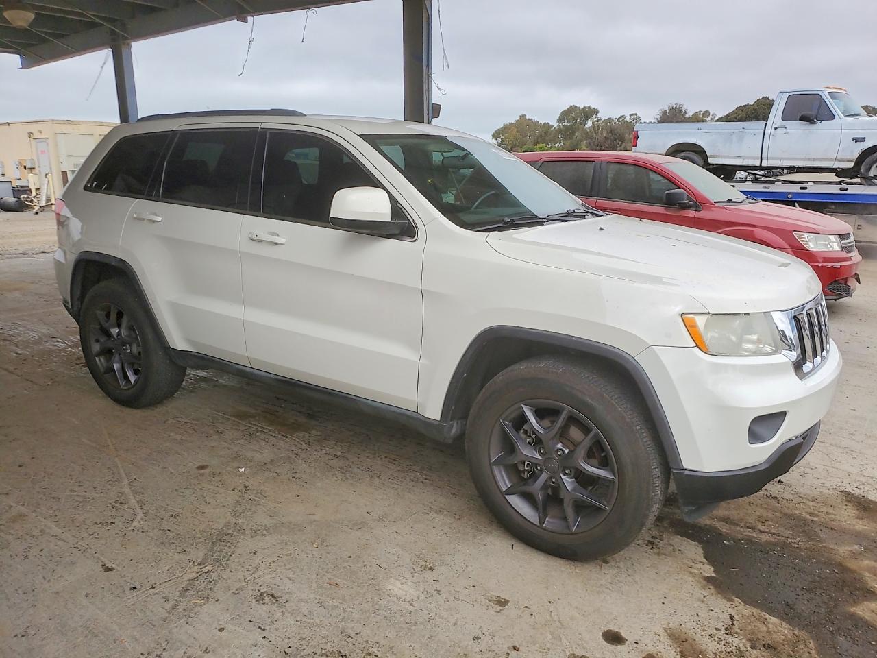 2011 Jeep Grand Cherokee Laredo White vin: 1J4RR4GG8BC640315