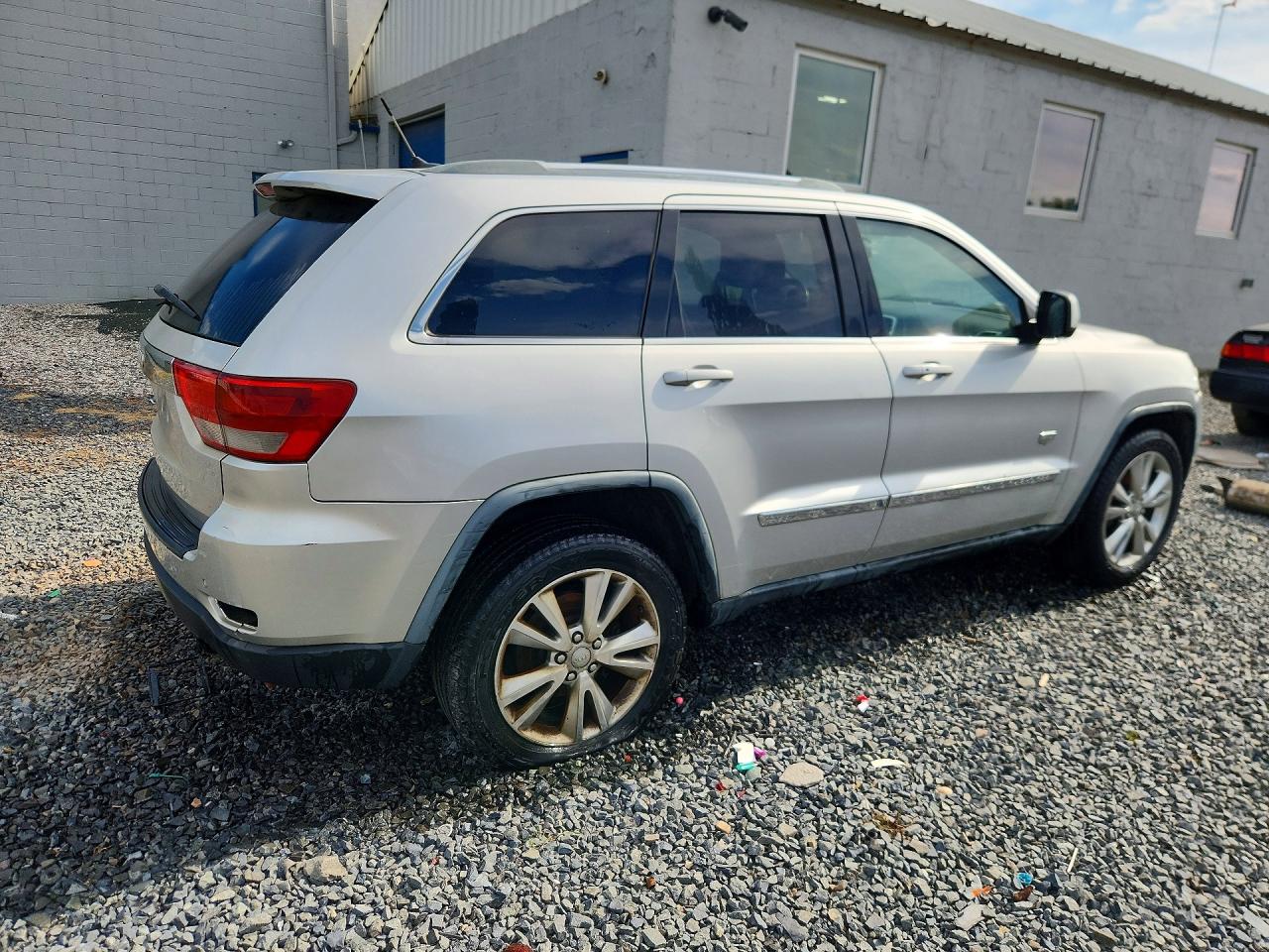 2011 Jeep Grand Cherokee Laredo Silver vin: 1J4RR4GG8BC646504