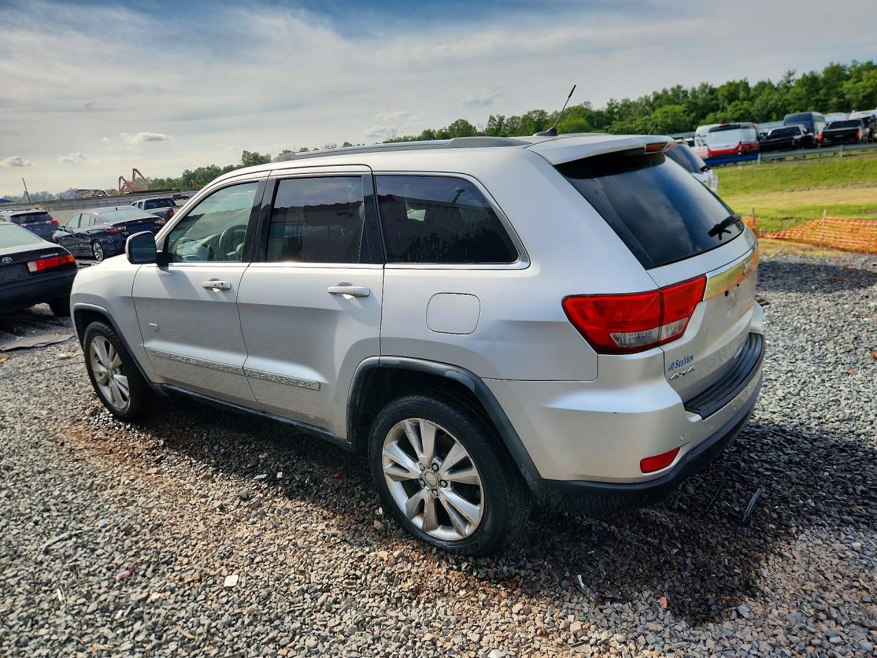 2011 Jeep Grand Cherokee Laredo Silver vin: 1J4RR4GG8BC646504