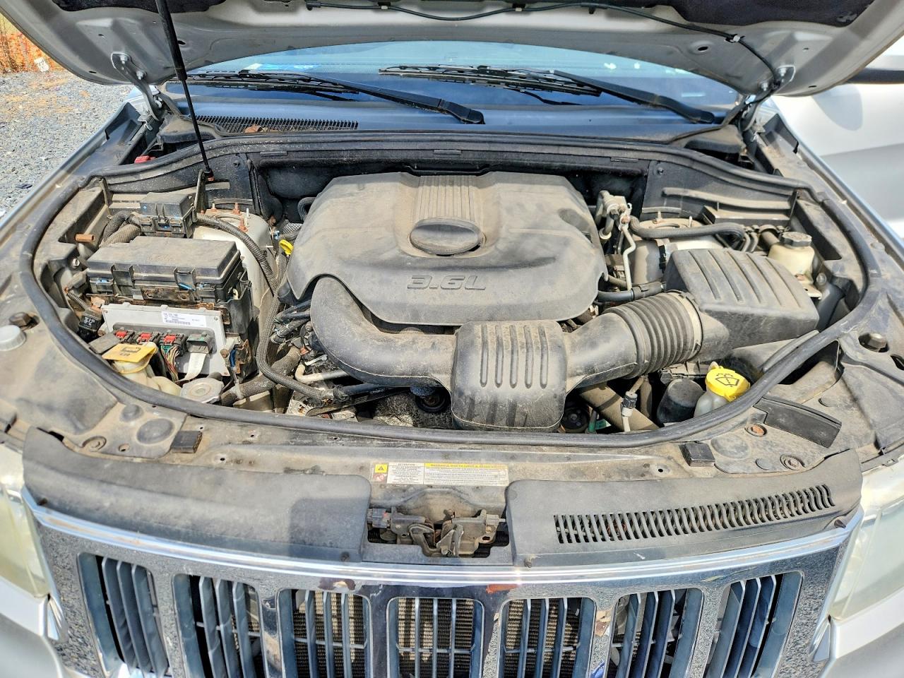2011 Jeep Grand Cherokee Laredo Silver vin: 1J4RR4GG8BC646504