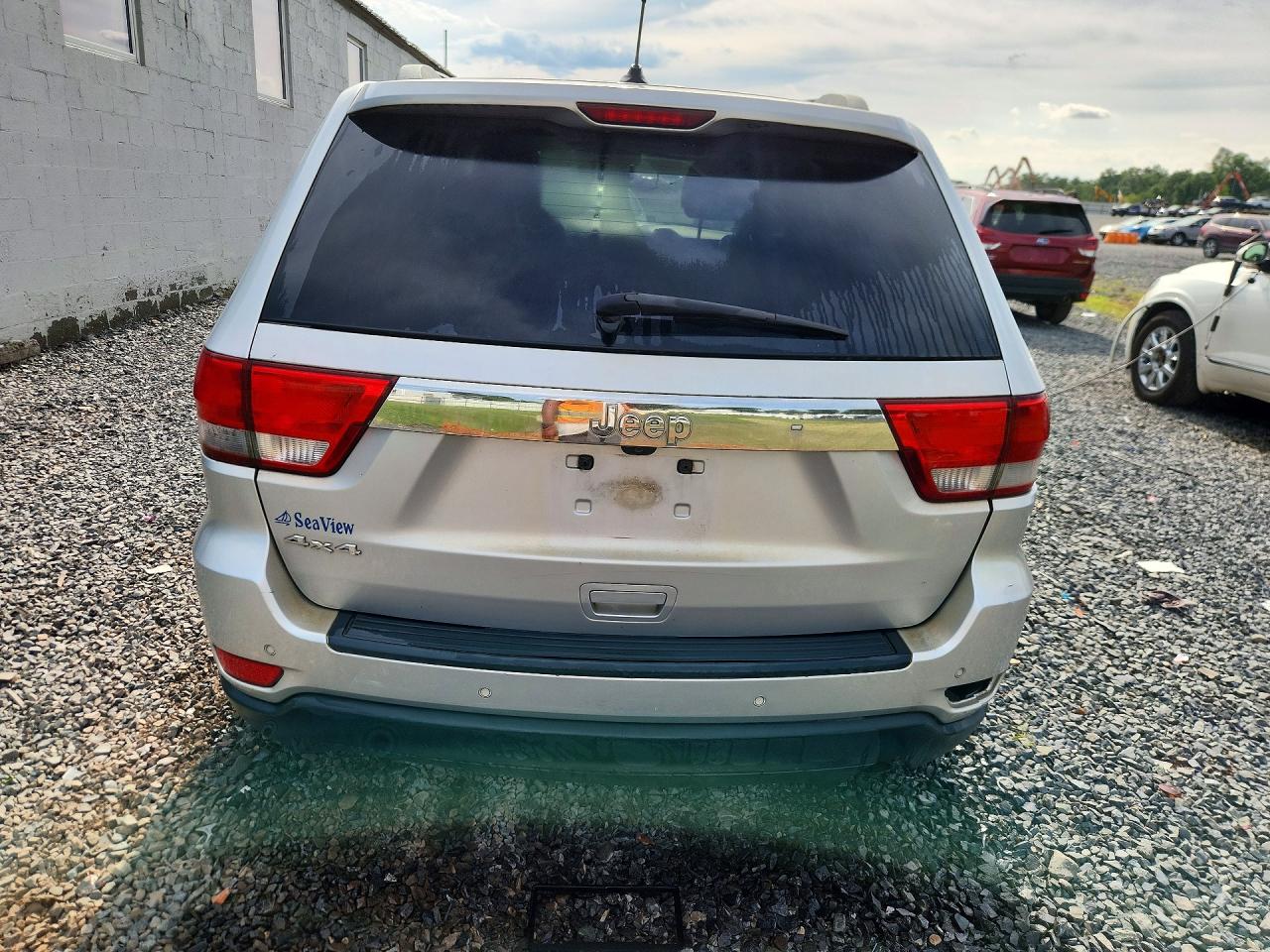 2011 Jeep Grand Cherokee Laredo Silver vin: 1J4RR4GG8BC646504