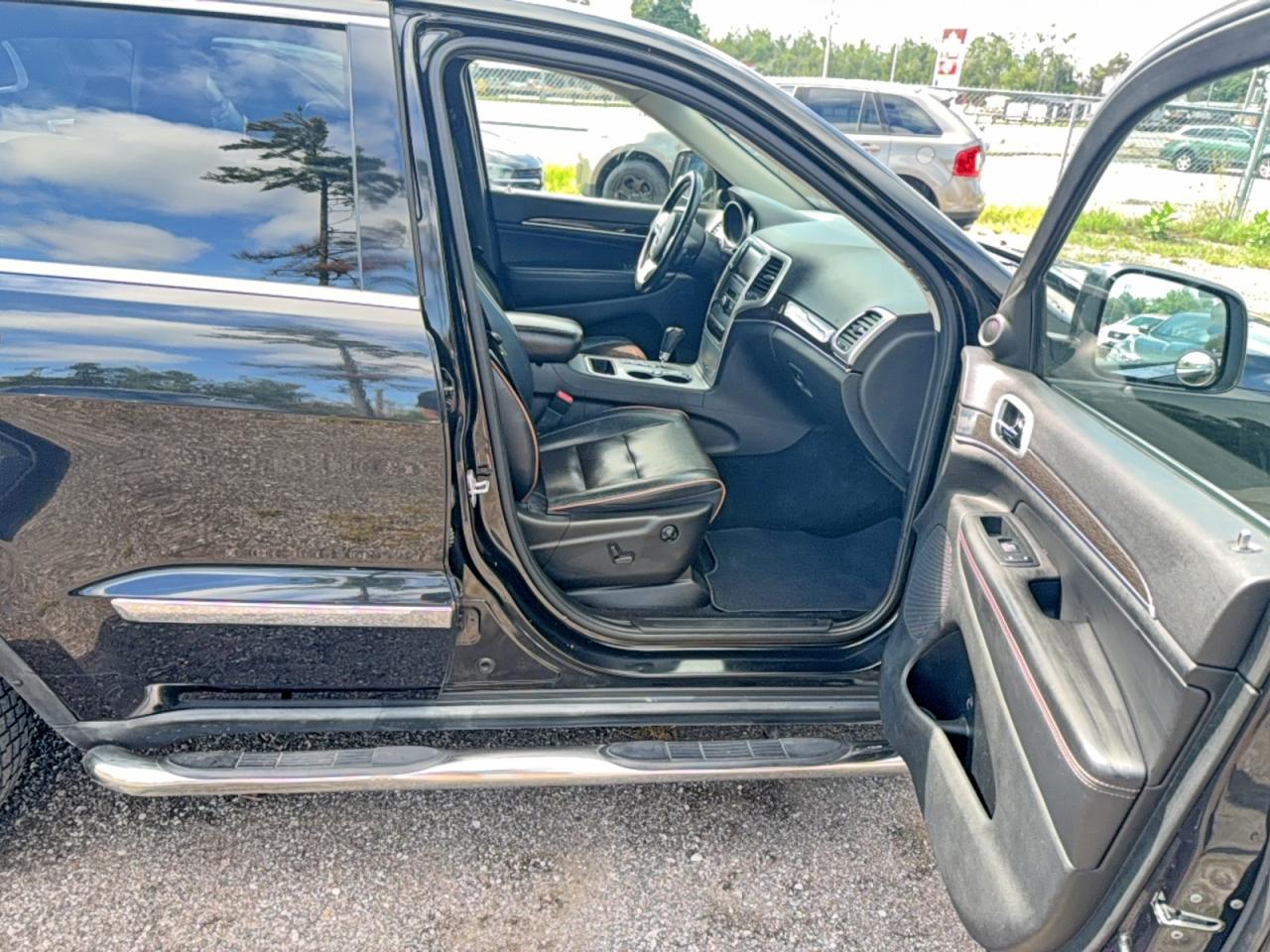 2011 Jeep Grand Cherokee Laredo Black vin: 1J4RR4GG8BC647877