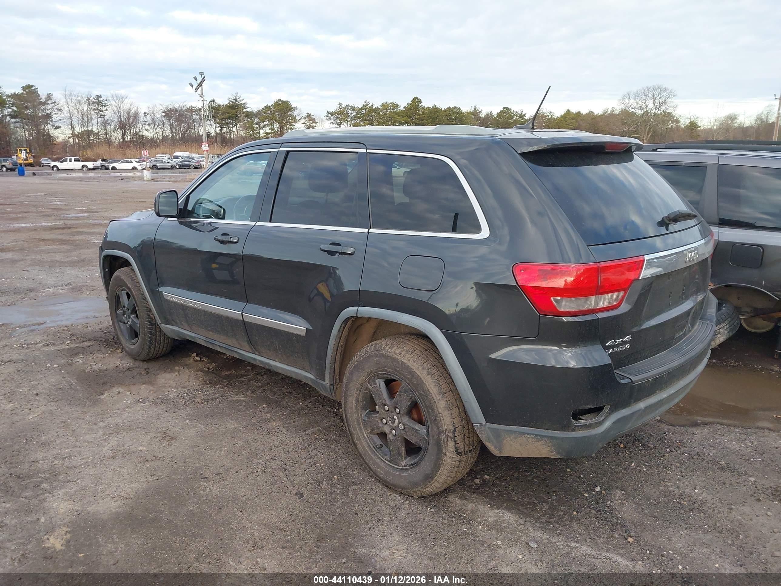2011 Jeep Grand Cherokee Laredo Gray vin: 1J4RR4GG8BC654778