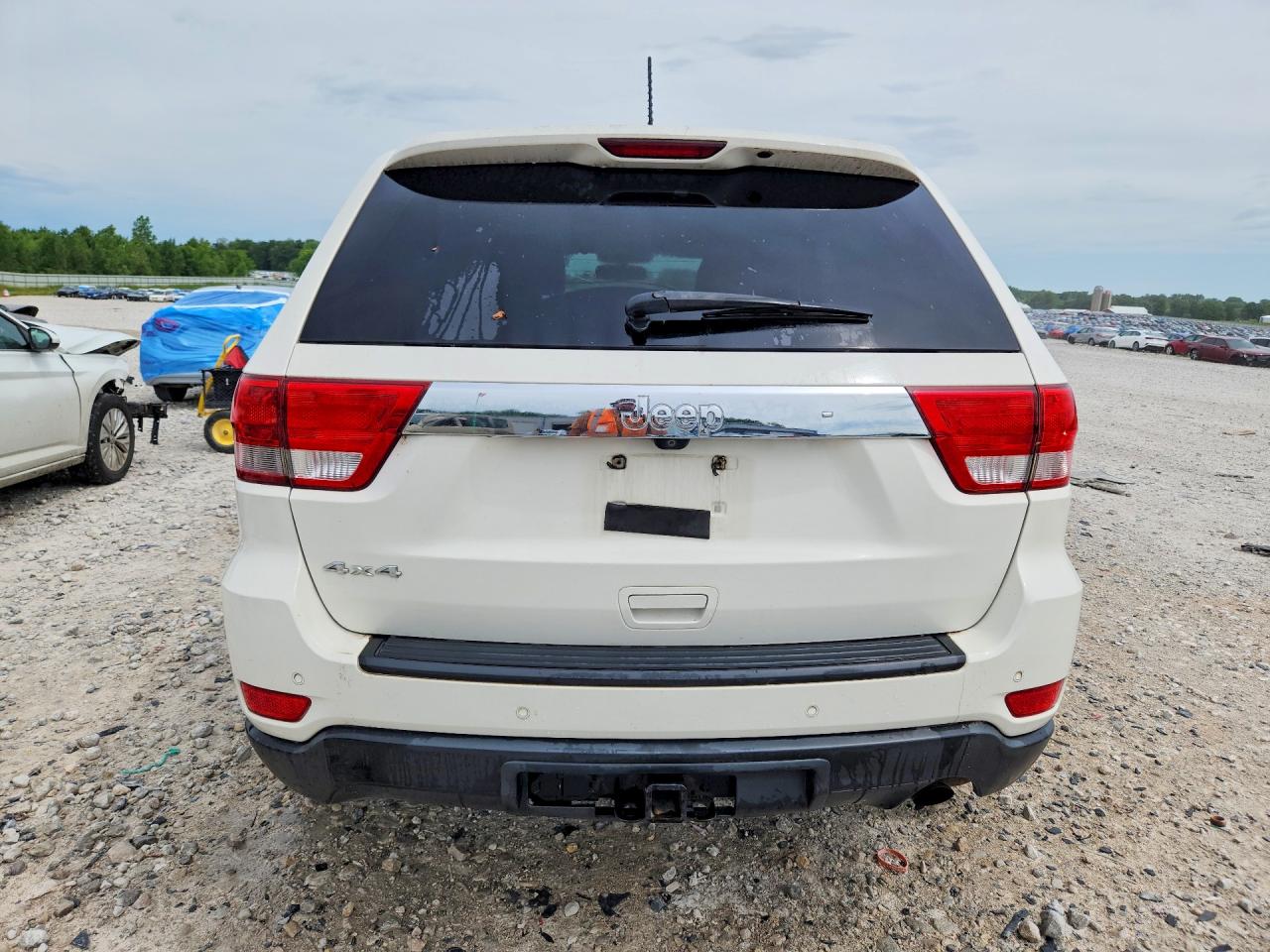 2011 Jeep Grand Cherokee Laredo White vin: 1J4RR4GG8BC669250