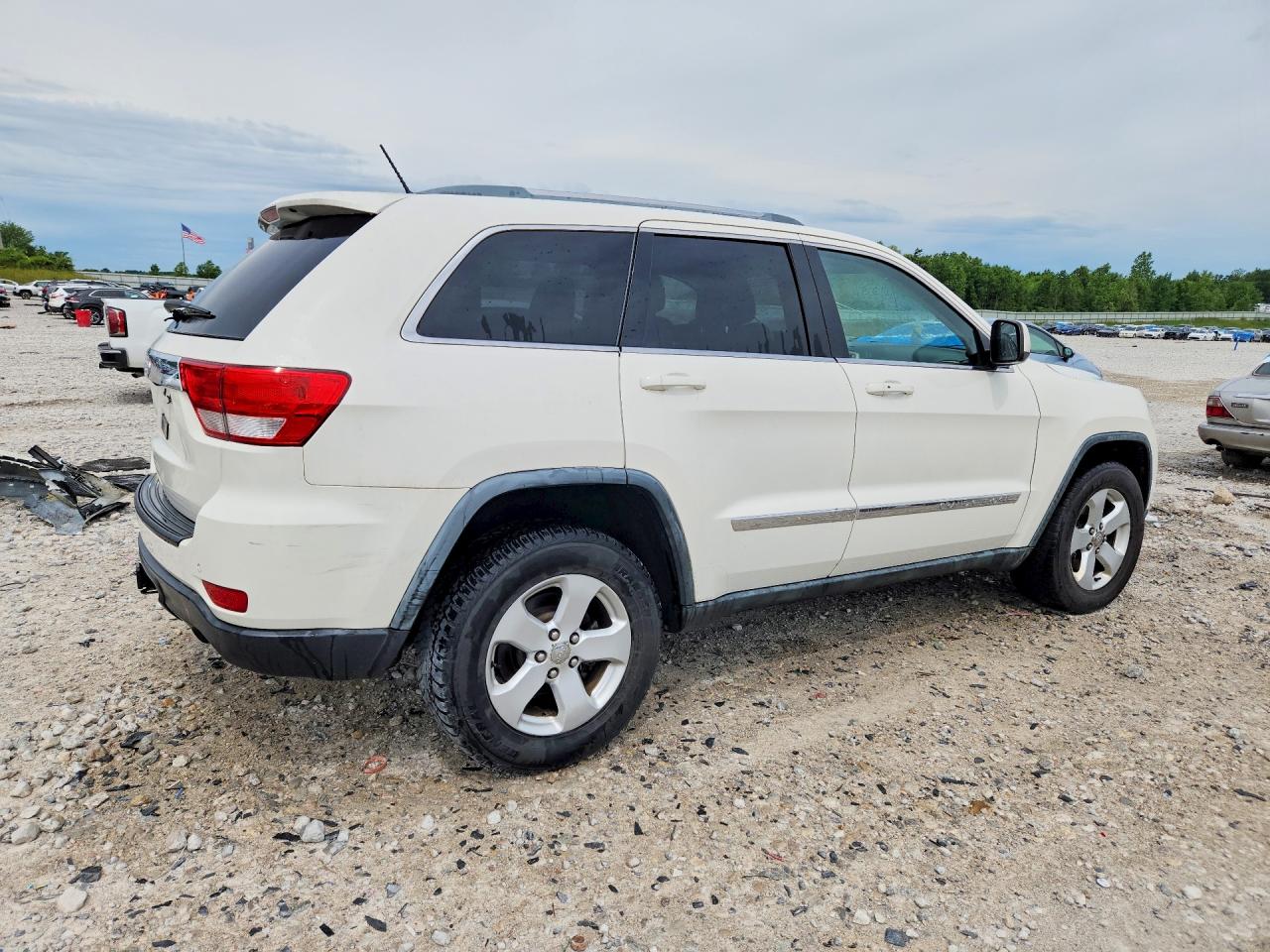 2011 Jeep Grand Cherokee Laredo White vin: 1J4RR4GG8BC669250