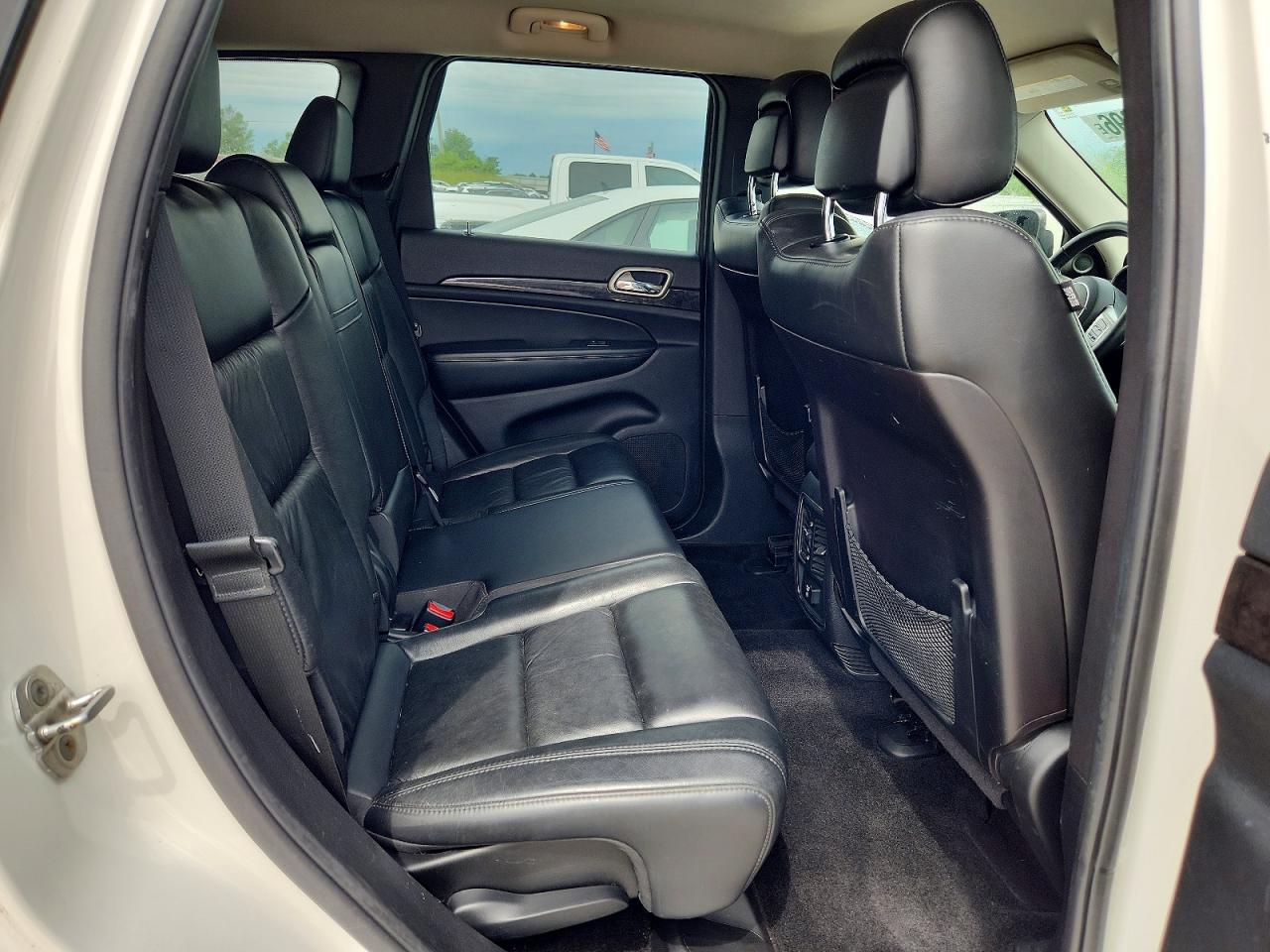 2011 Jeep Grand Cherokee Laredo White vin: 1J4RR4GG8BC669250