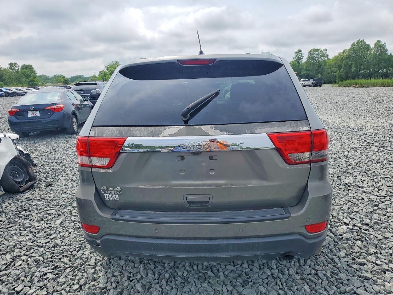 2011 Jeep Grand Cherokee Laredo Gray vin: 1J4RR4GG8BC671144