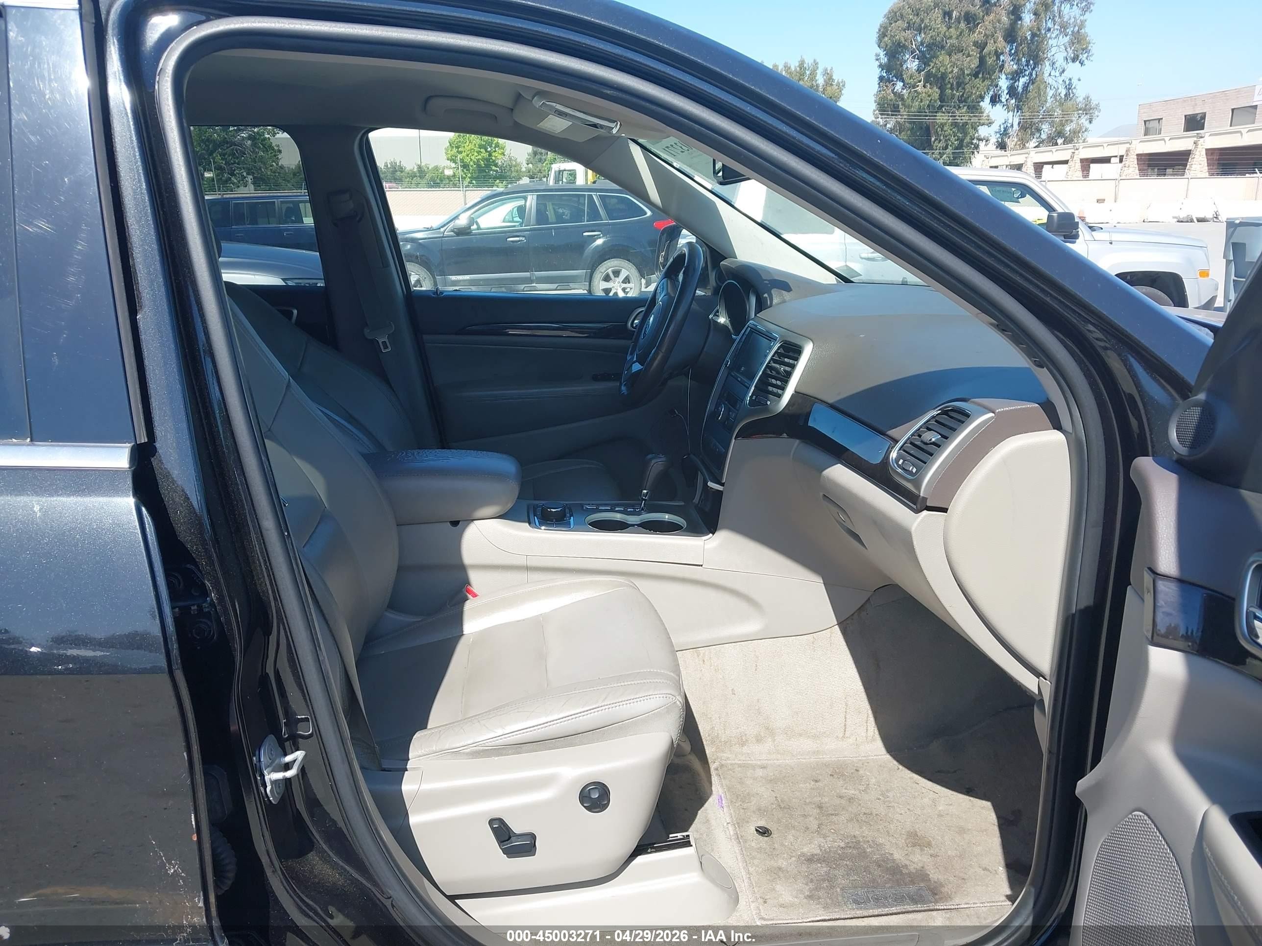 2011 Jeep Grand Cherokee Laredo Black vin: 1J4RR4GG8BC675033