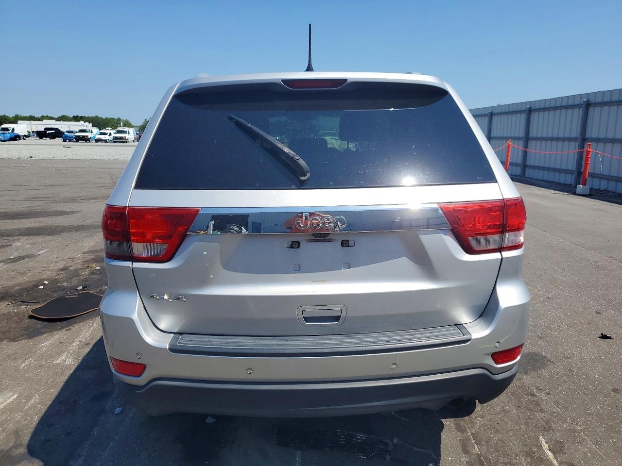 2011 Jeep Grand Cherokee Laredo Silver vin: 1J4RR4GG8BC684184
