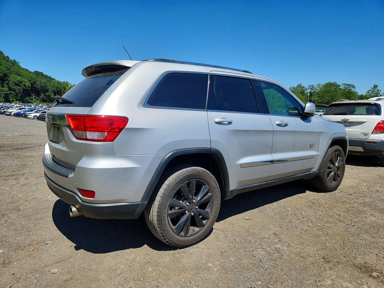 2011 Jeep Grand Cherokee Laredo Silver vin: 1J4RR4GG8BC684203