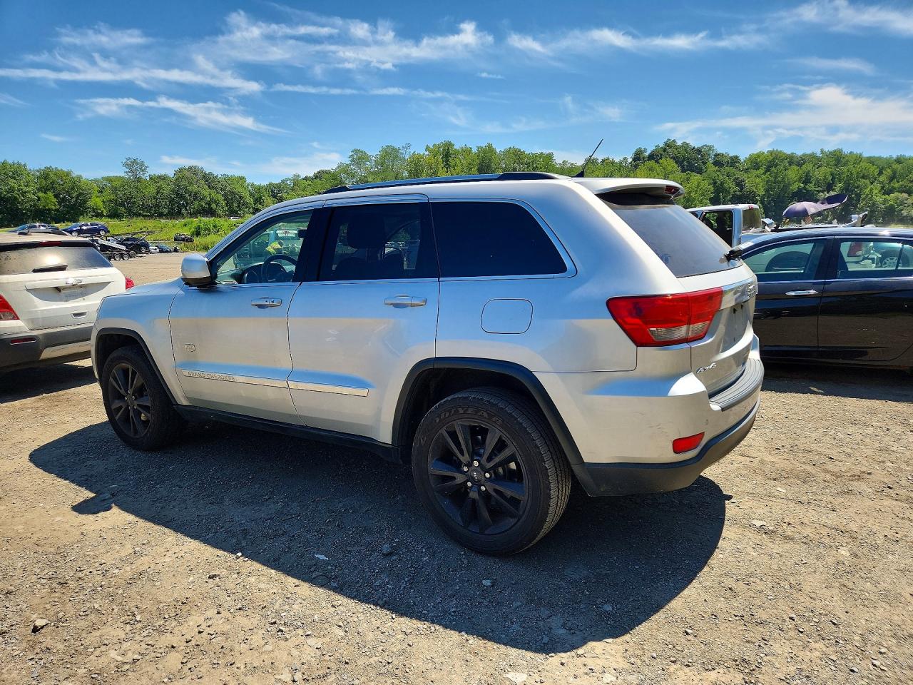 2011 Jeep Grand Cherokee Laredo Silver vin: 1J4RR4GG8BC684203
