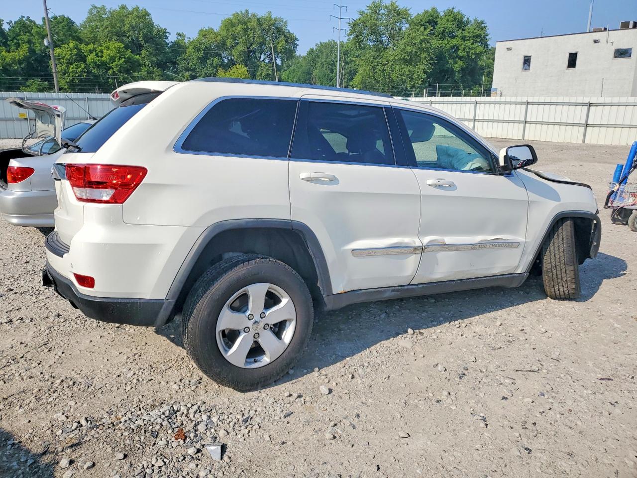2011 Jeep Grand Cherokee Laredo White vin: 1J4RR4GG8BC701923