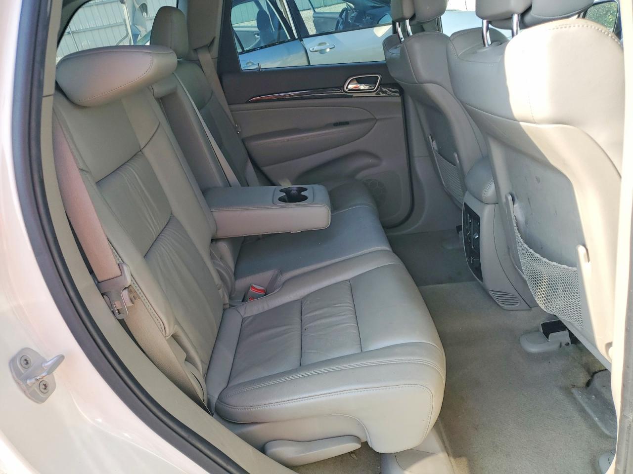 2011 Jeep Grand Cherokee Laredo White vin: 1J4RR4GG8BC701923
