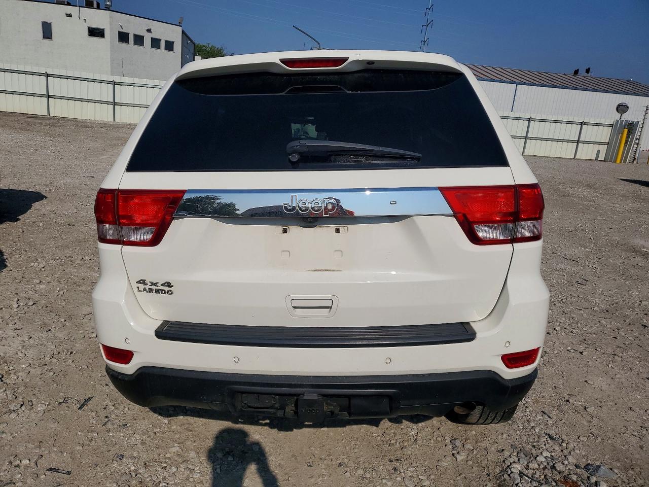 2011 Jeep Grand Cherokee Laredo White vin: 1J4RR4GG8BC701923