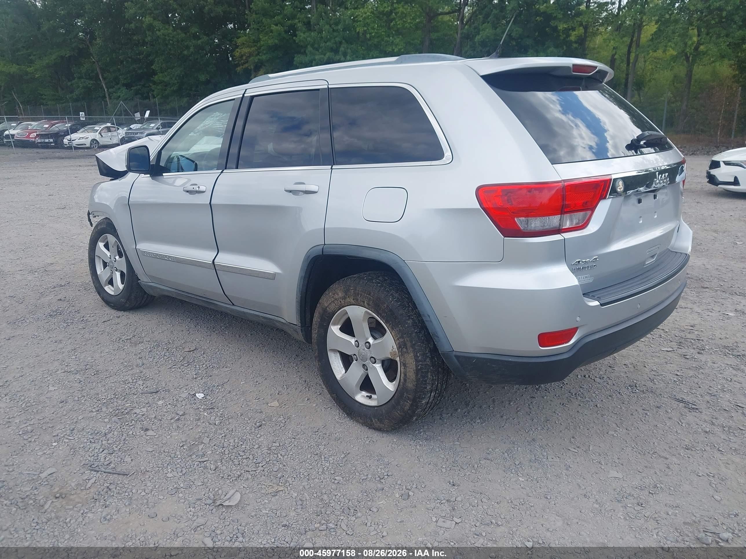 2011 Jeep Grand Cherokee Laredo Серебряный vin: 1J4RR4GG8BC738258