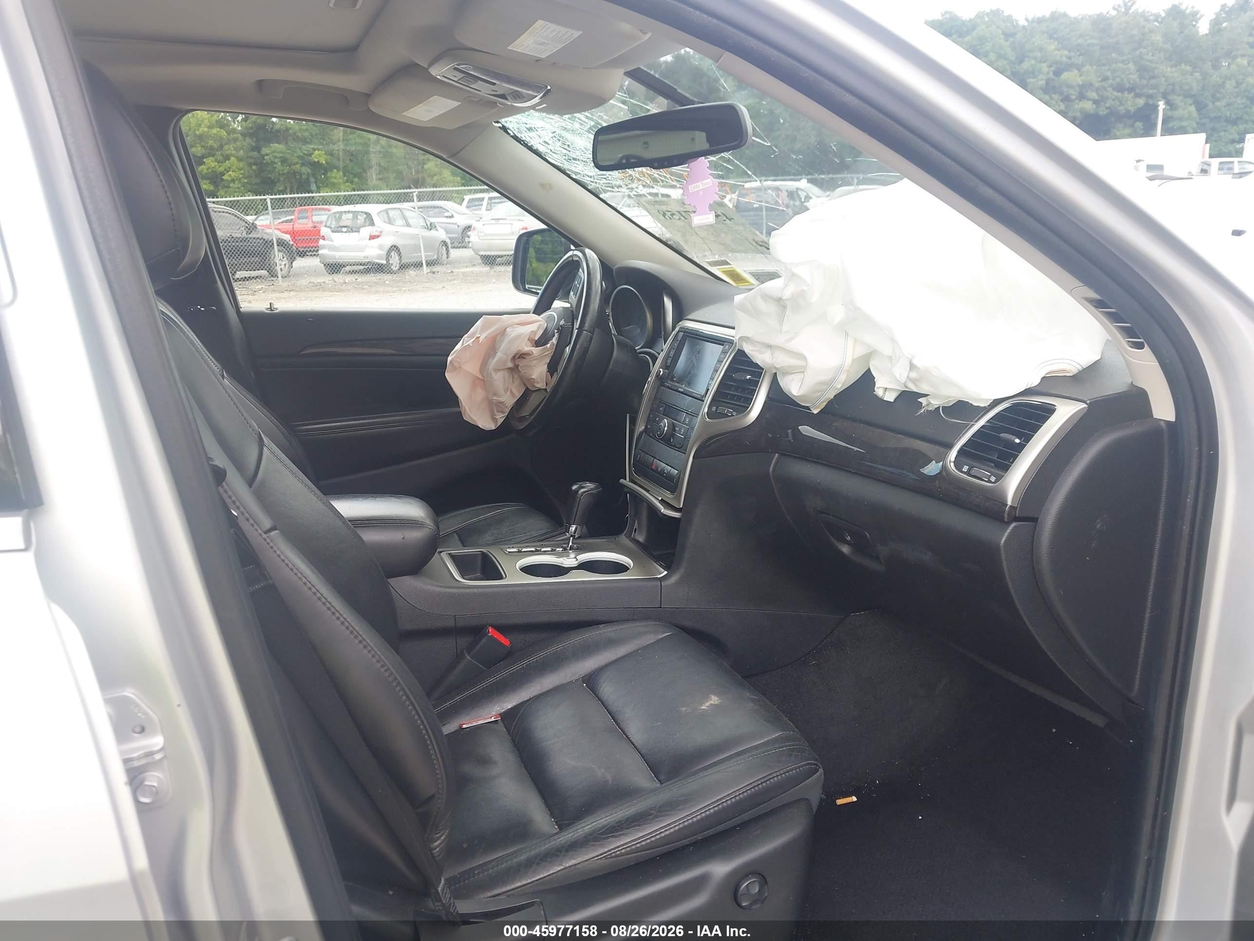 2011 Jeep Grand Cherokee Laredo Серебряный vin: 1J4RR4GG8BC738258