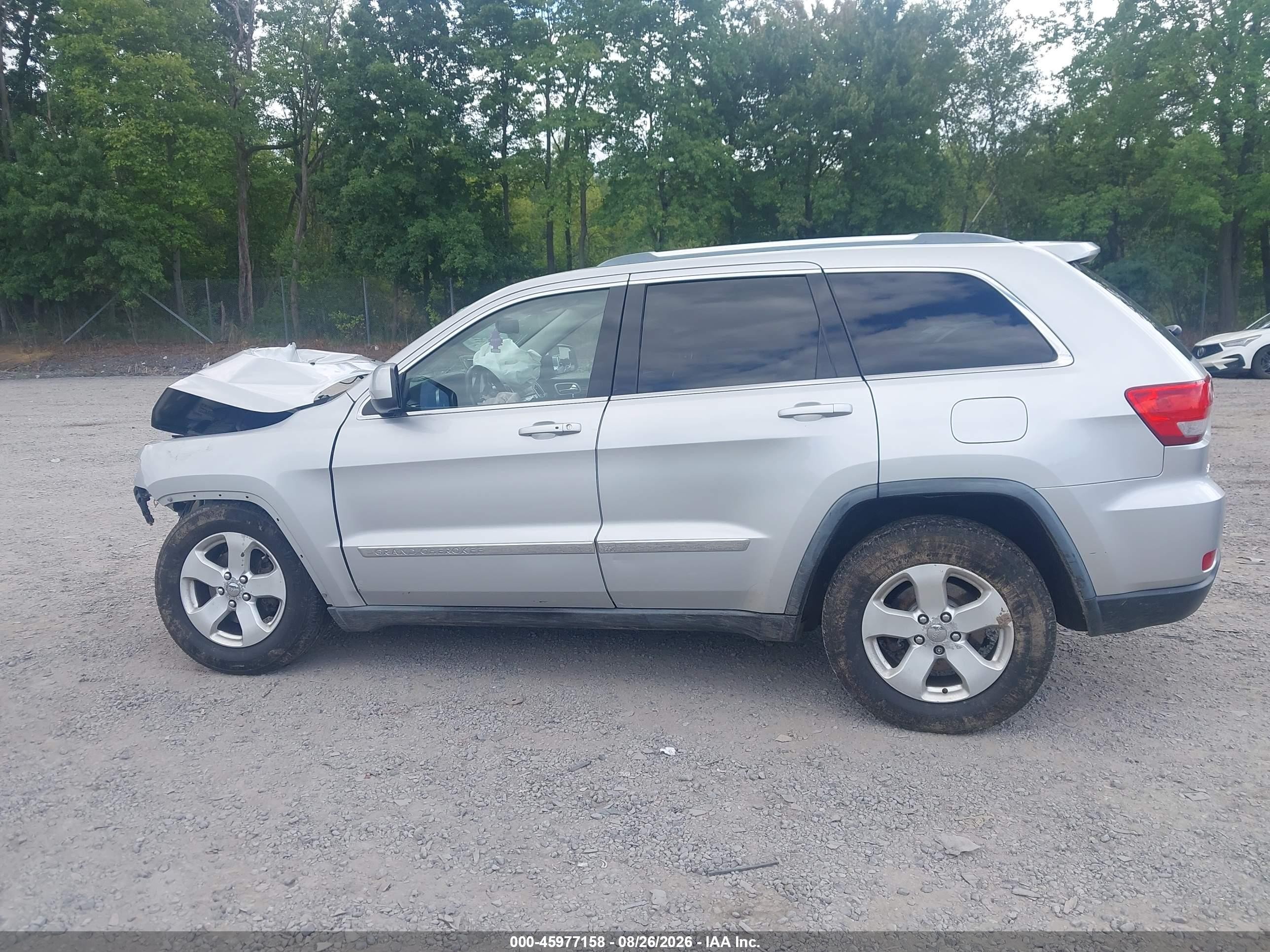 2011 Jeep Grand Cherokee Laredo Серебряный vin: 1J4RR4GG8BC738258