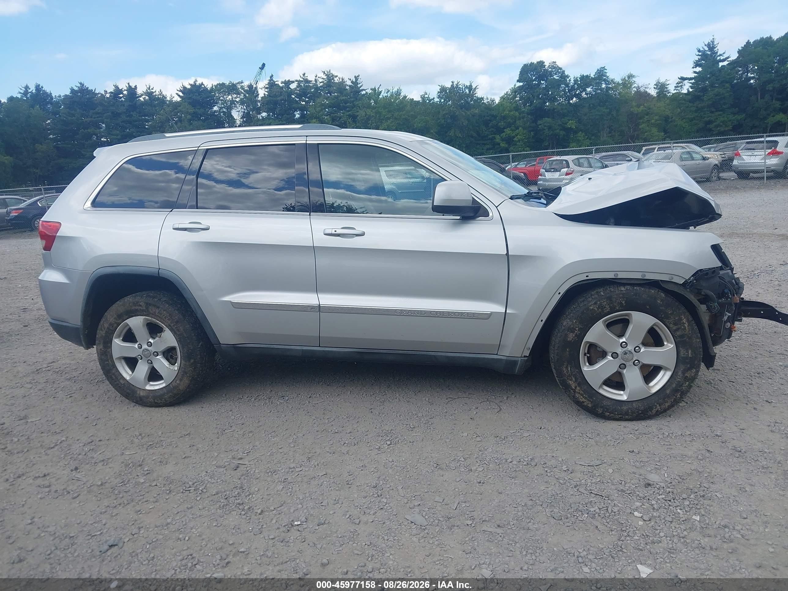 2011 Jeep Grand Cherokee Laredo Серебряный vin: 1J4RR4GG8BC738258