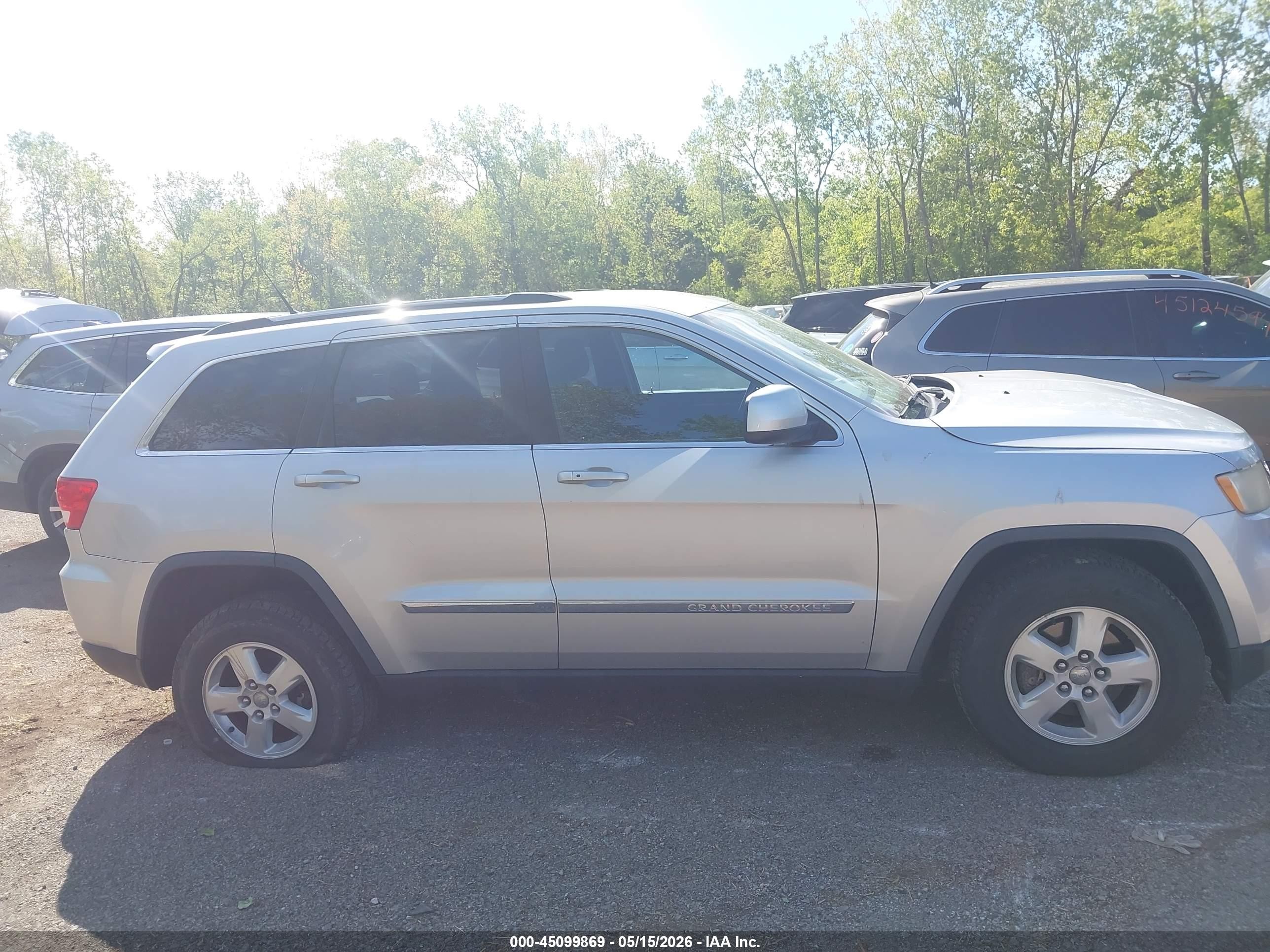 2011 Jeep Grand Cherokee Laredo Серебряный vin: 1J4RR4GG9BC511631
