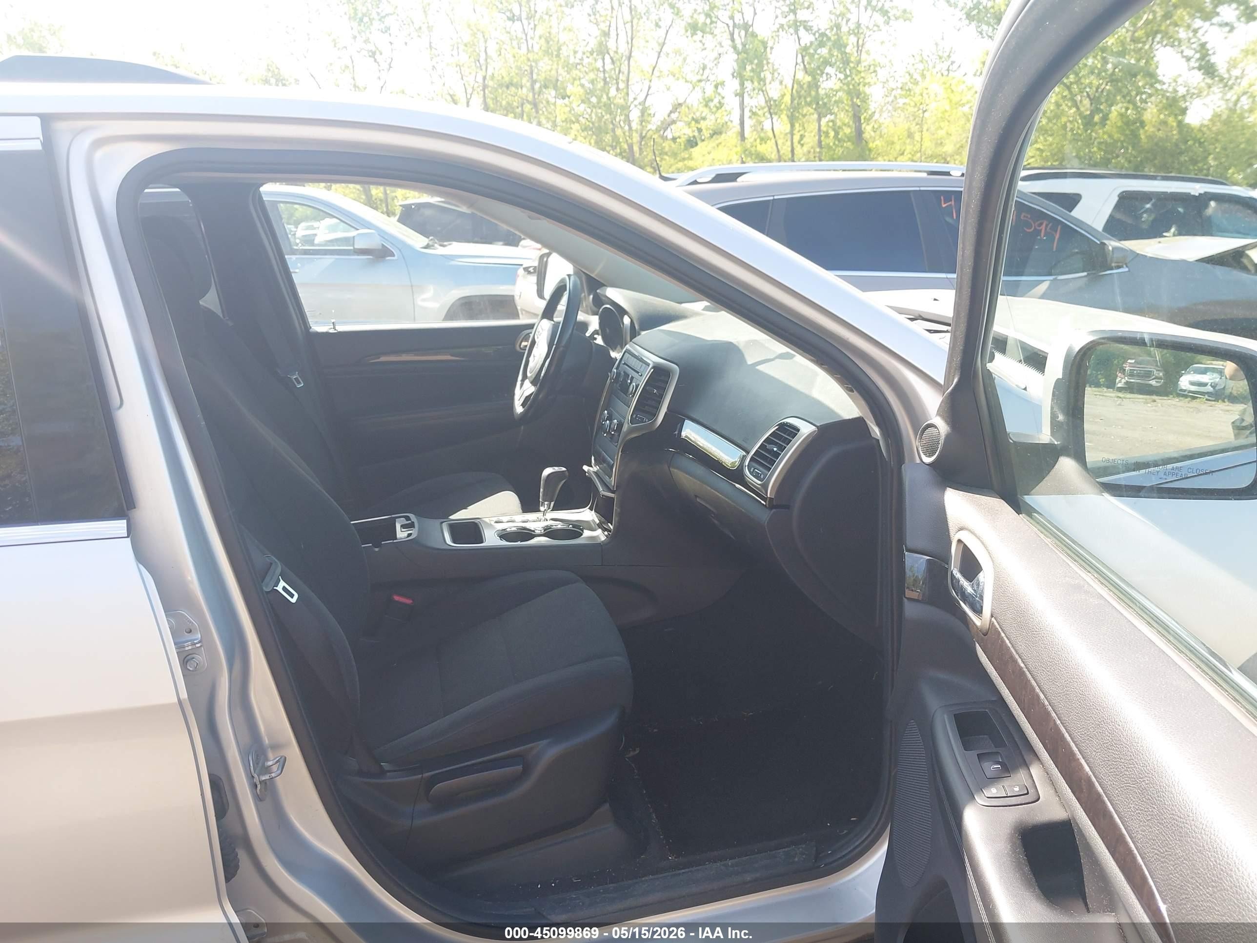 2011 Jeep Grand Cherokee Laredo Серебряный vin: 1J4RR4GG9BC511631