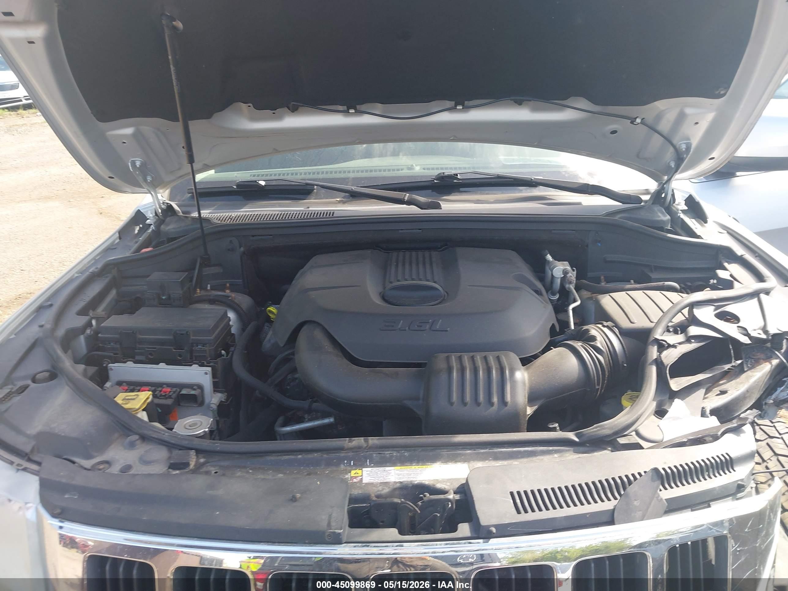2011 Jeep Grand Cherokee Laredo Серебряный vin: 1J4RR4GG9BC511631