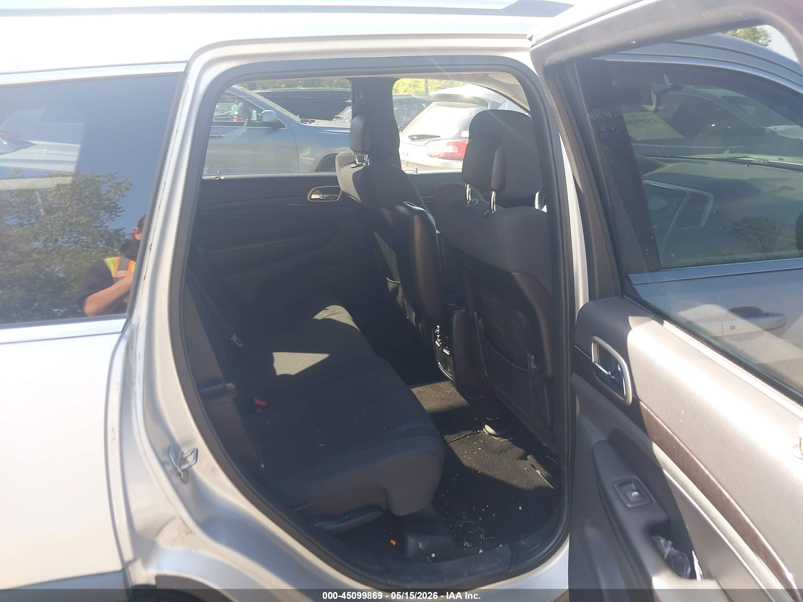 2011 Jeep Grand Cherokee Laredo Серебряный vin: 1J4RR4GG9BC511631