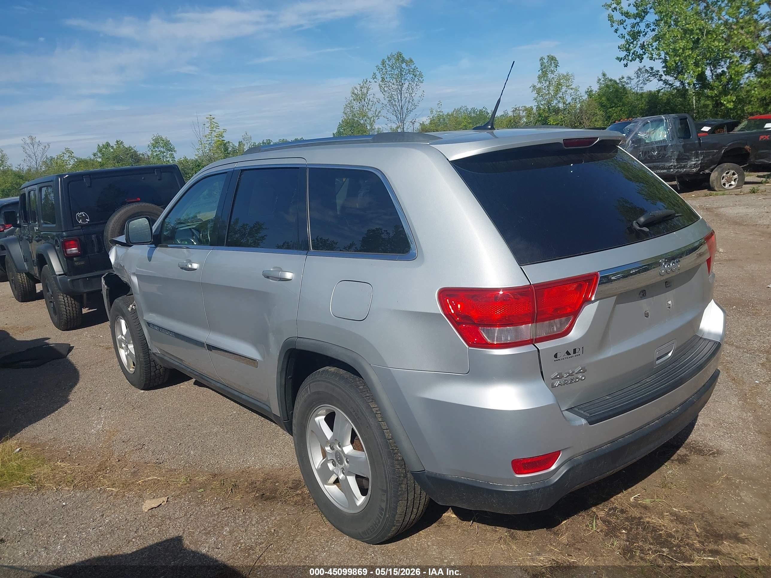2011 Jeep Grand Cherokee Laredo Серебряный vin: 1J4RR4GG9BC511631