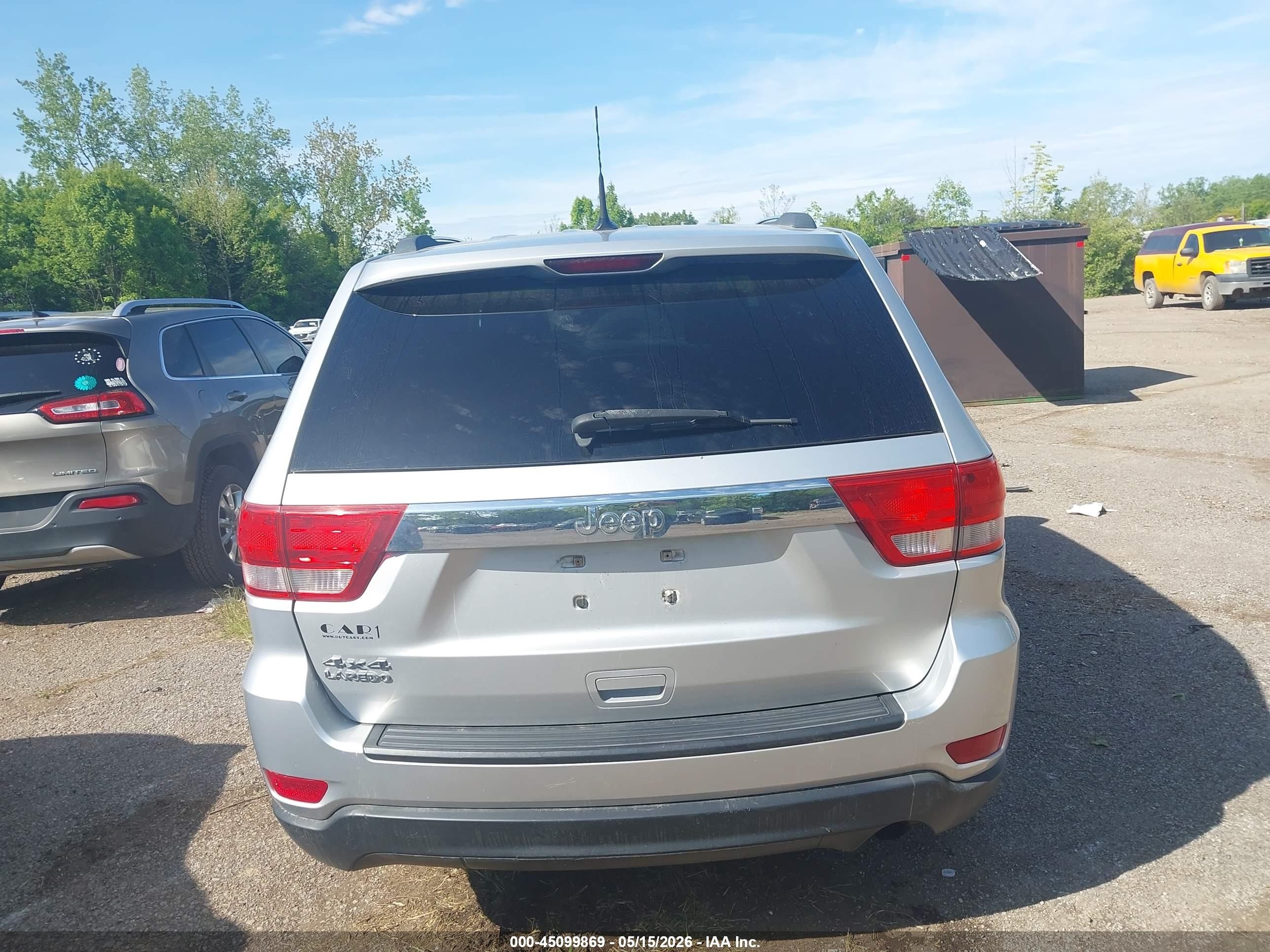 2011 Jeep Grand Cherokee Laredo Серебряный vin: 1J4RR4GG9BC511631