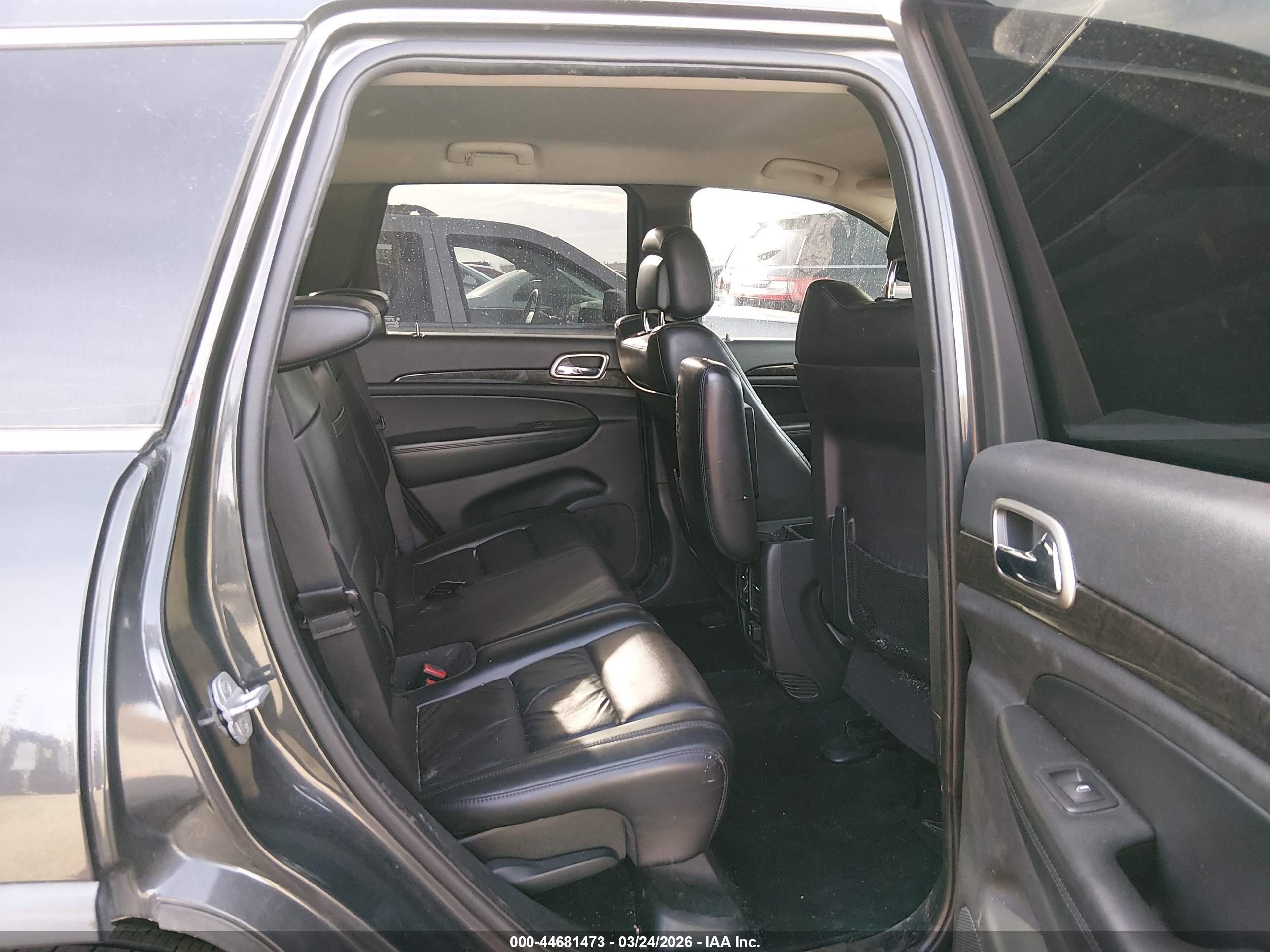 2011 Jeep Grand Cherokee Laredo Gray vin: 1J4RR4GG9BC544726
