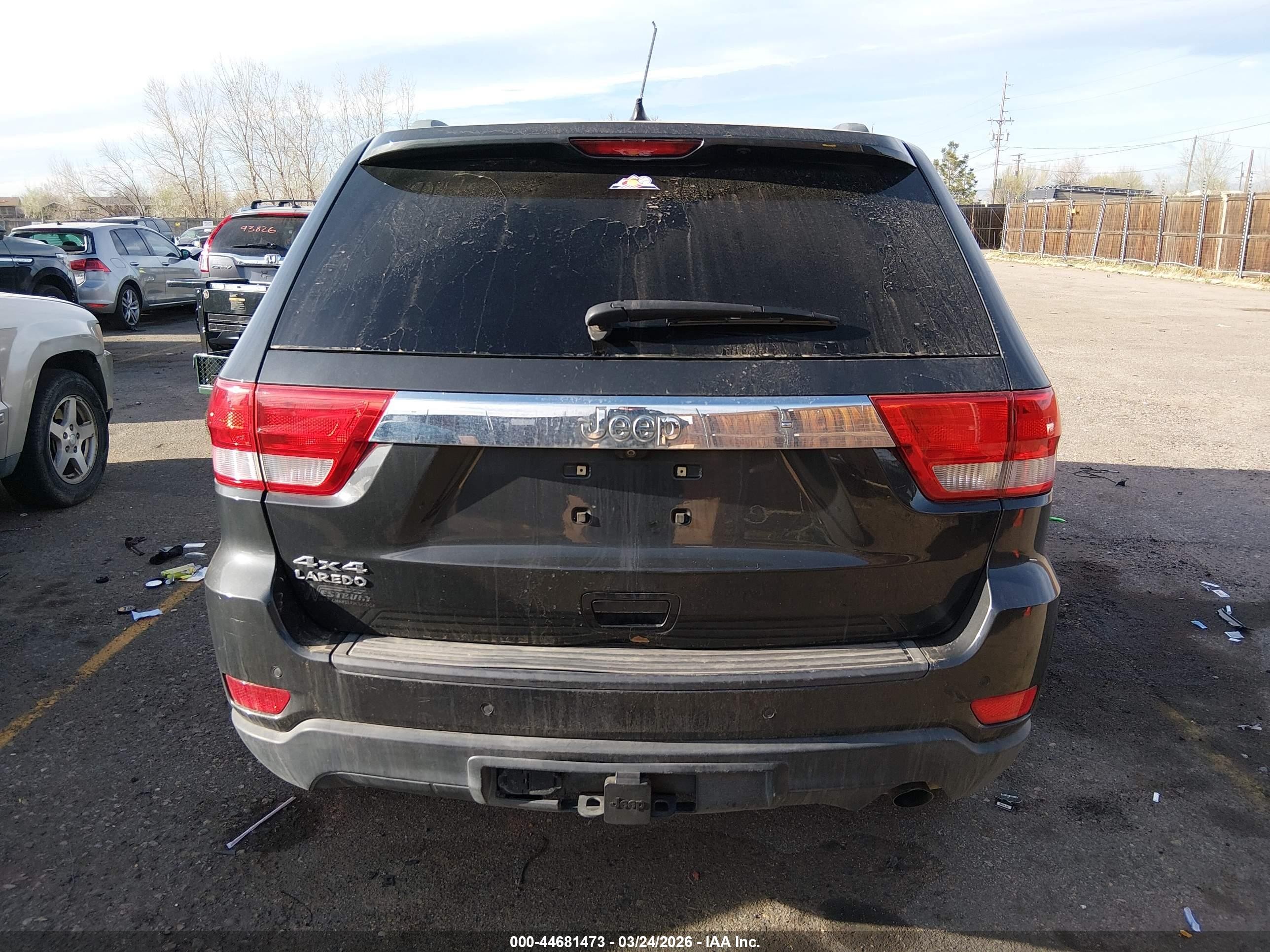 2011 Jeep Grand Cherokee Laredo Gray vin: 1J4RR4GG9BC544726