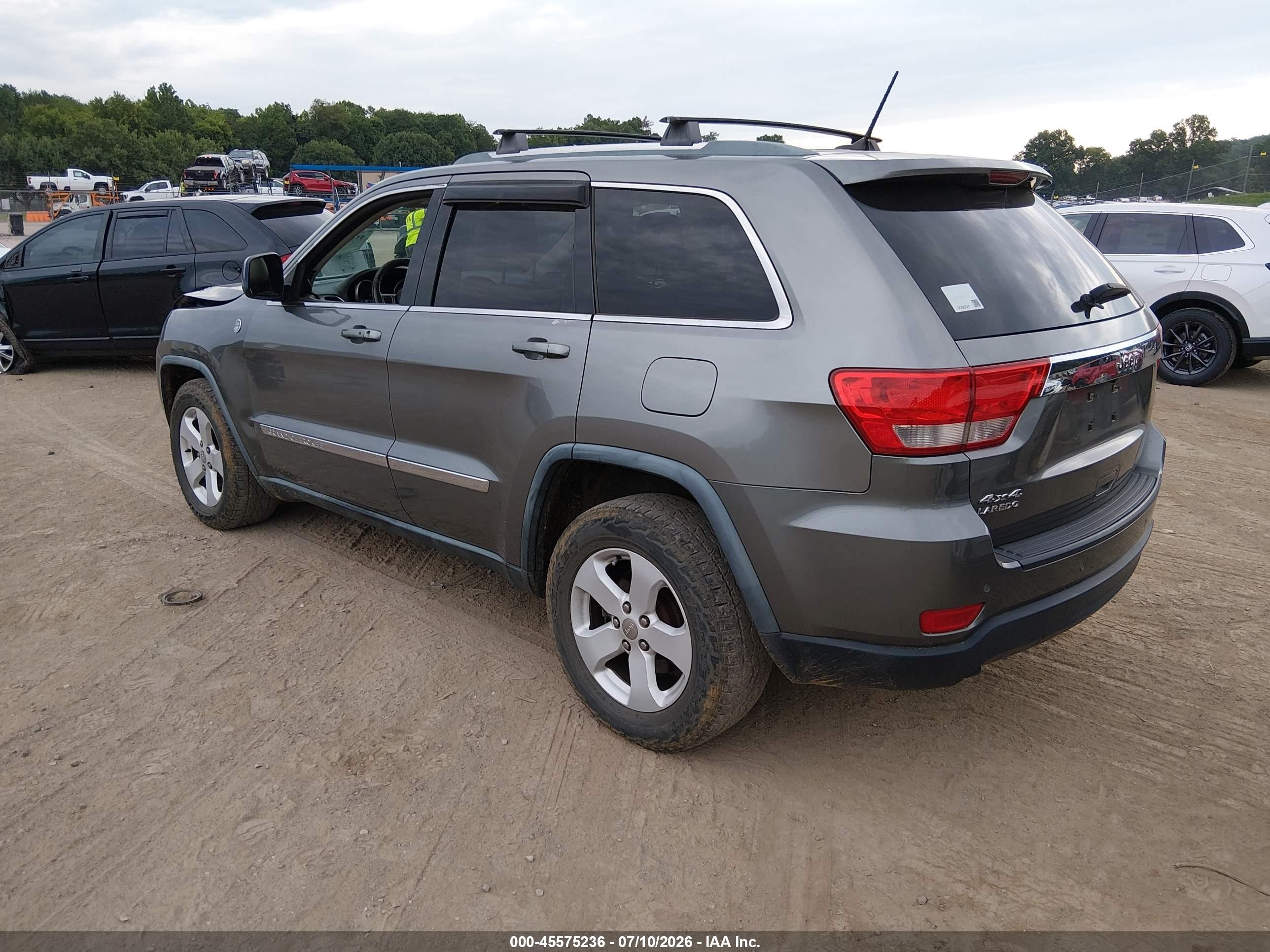 2011 Jeep Grand Cherokee Laredo Gray vin: 1J4RR4GG9BC576849
