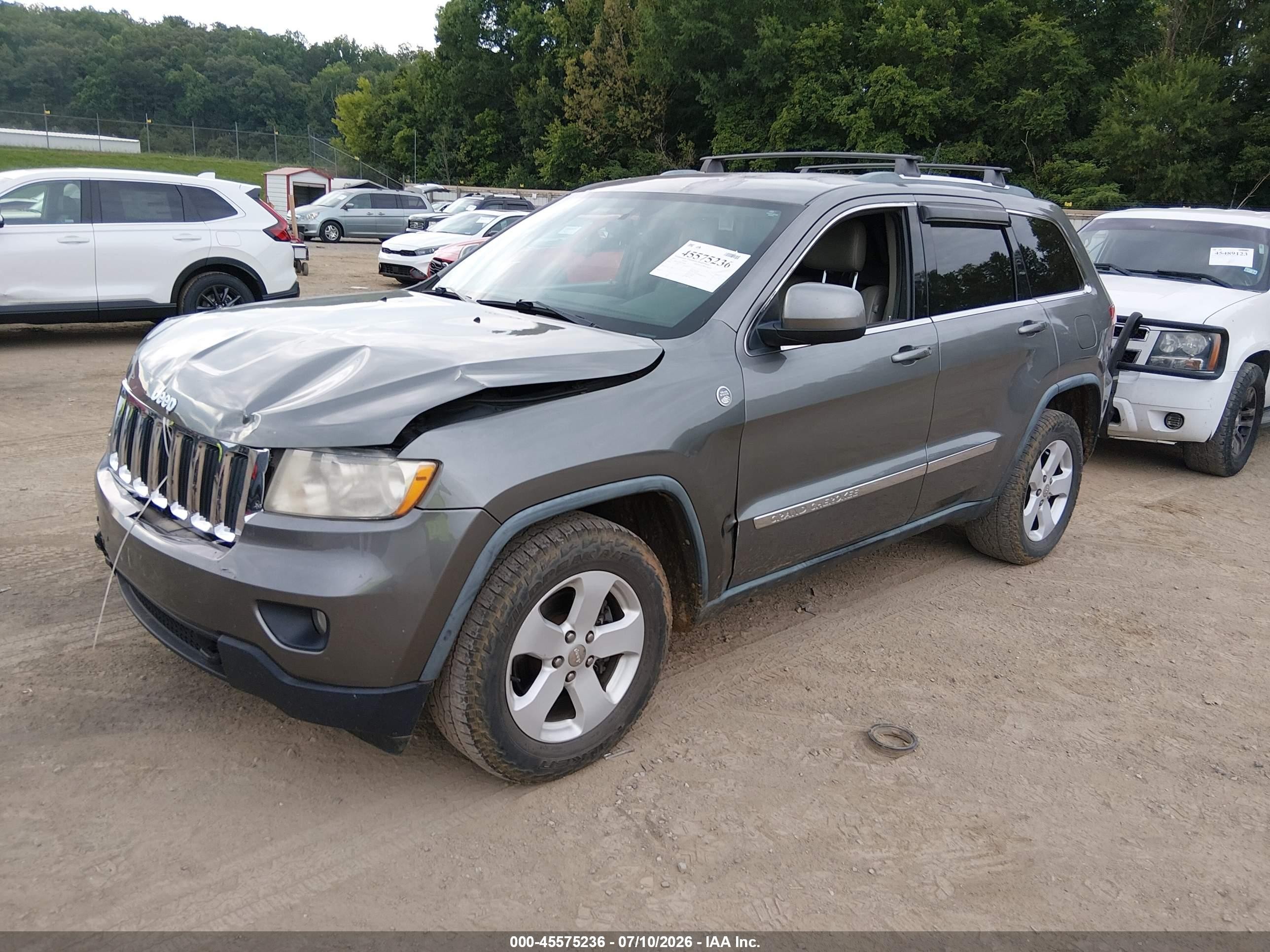 2011 Jeep Grand Cherokee Laredo Gray vin: 1J4RR4GG9BC576849