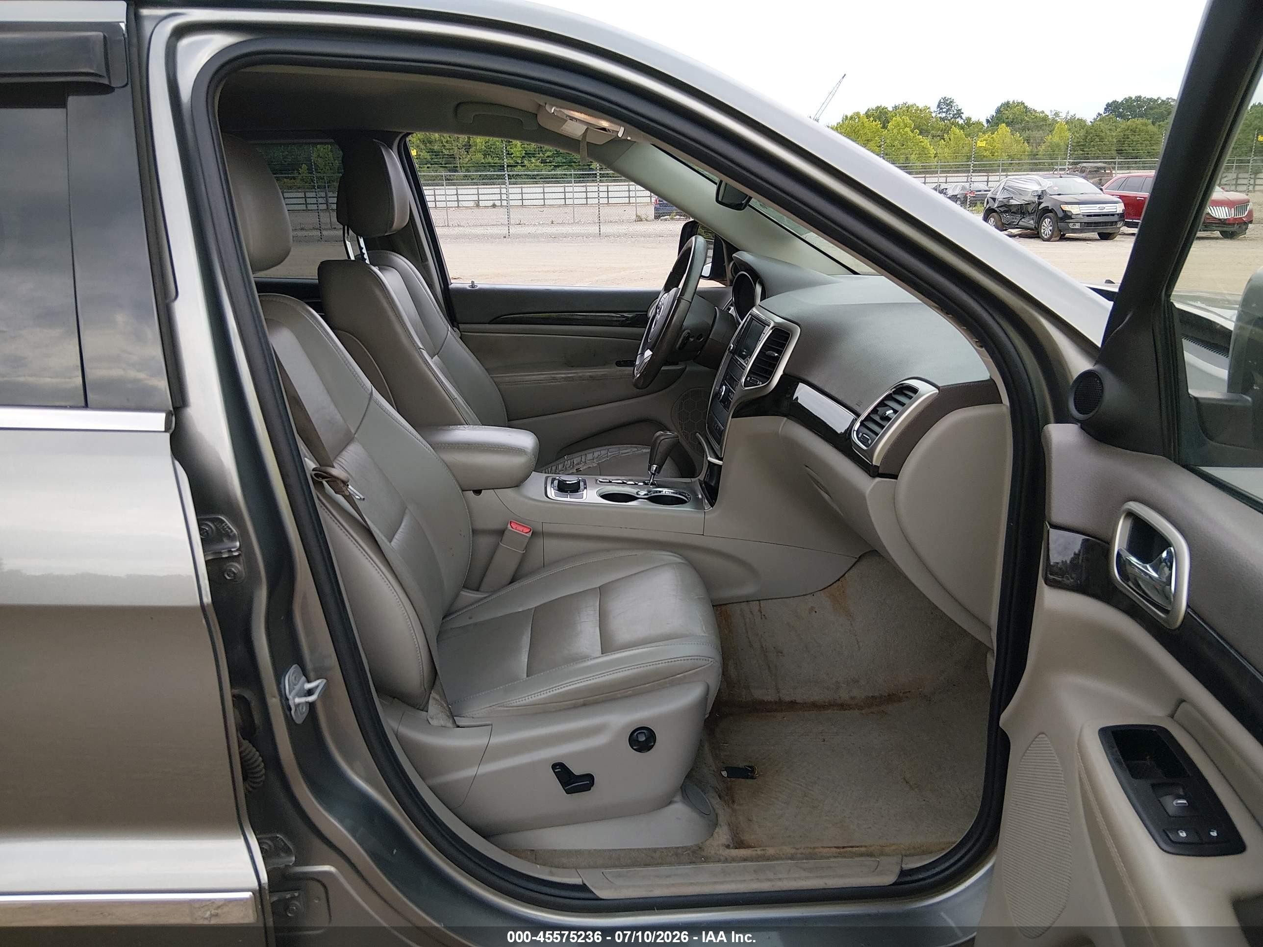 2011 Jeep Grand Cherokee Laredo Gray vin: 1J4RR4GG9BC576849