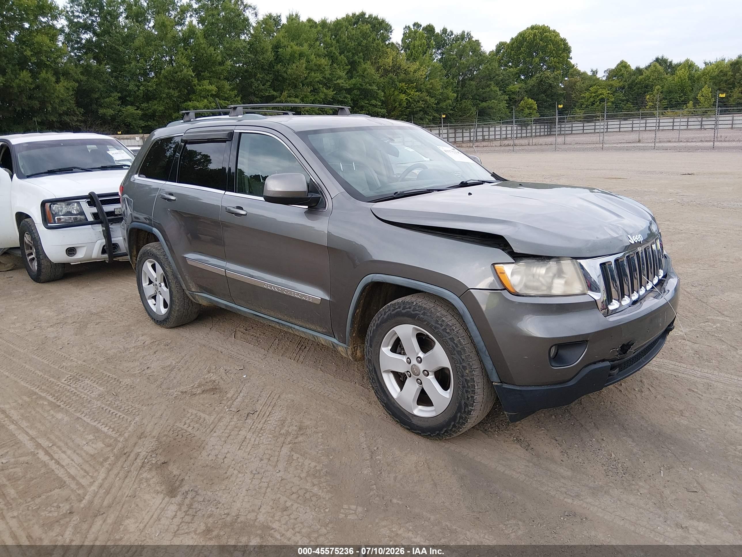 2011 Jeep Grand Cherokee Laredo Gray vin: 1J4RR4GG9BC576849
