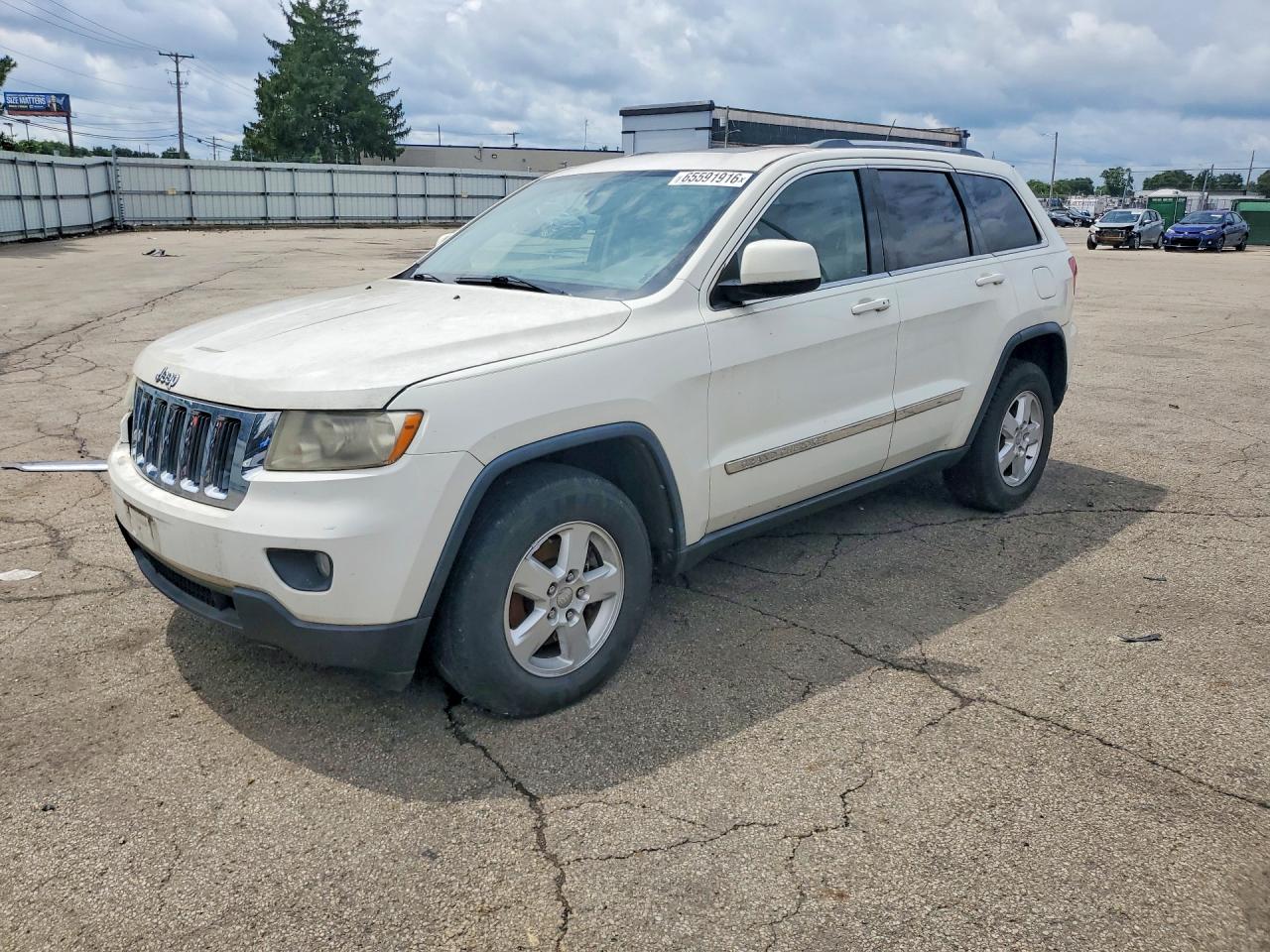 2011 Jeep Grand Cherokee Laredo Белый vin: 1J4RR4GG9BC655339