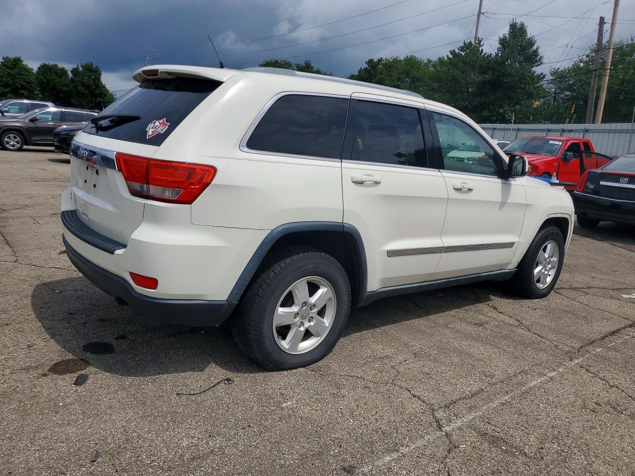 2011 Jeep Grand Cherokee Laredo White vin: 1J4RR4GG9BC655339