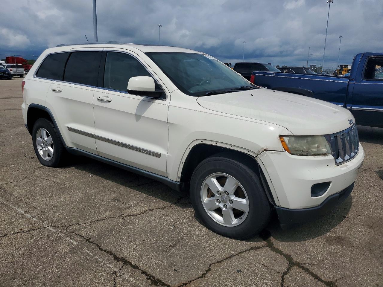 2011 Jeep Grand Cherokee Laredo White vin: 1J4RR4GG9BC655339