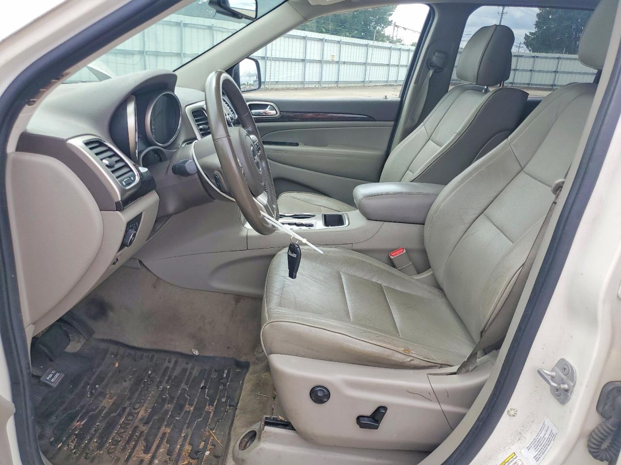 2011 Jeep Grand Cherokee Laredo White vin: 1J4RR4GG9BC655339