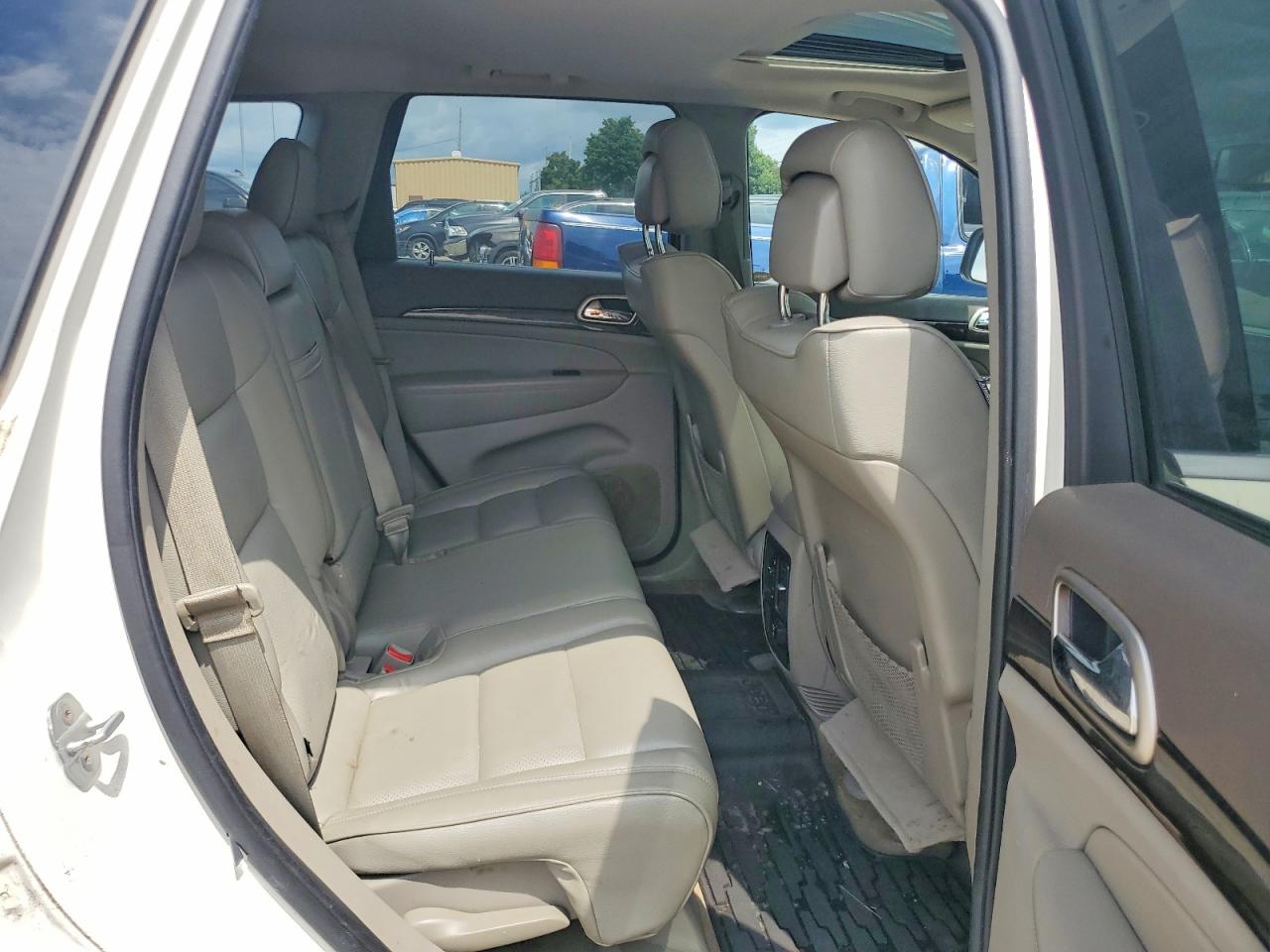 2011 Jeep Grand Cherokee Laredo White vin: 1J4RR4GG9BC655339