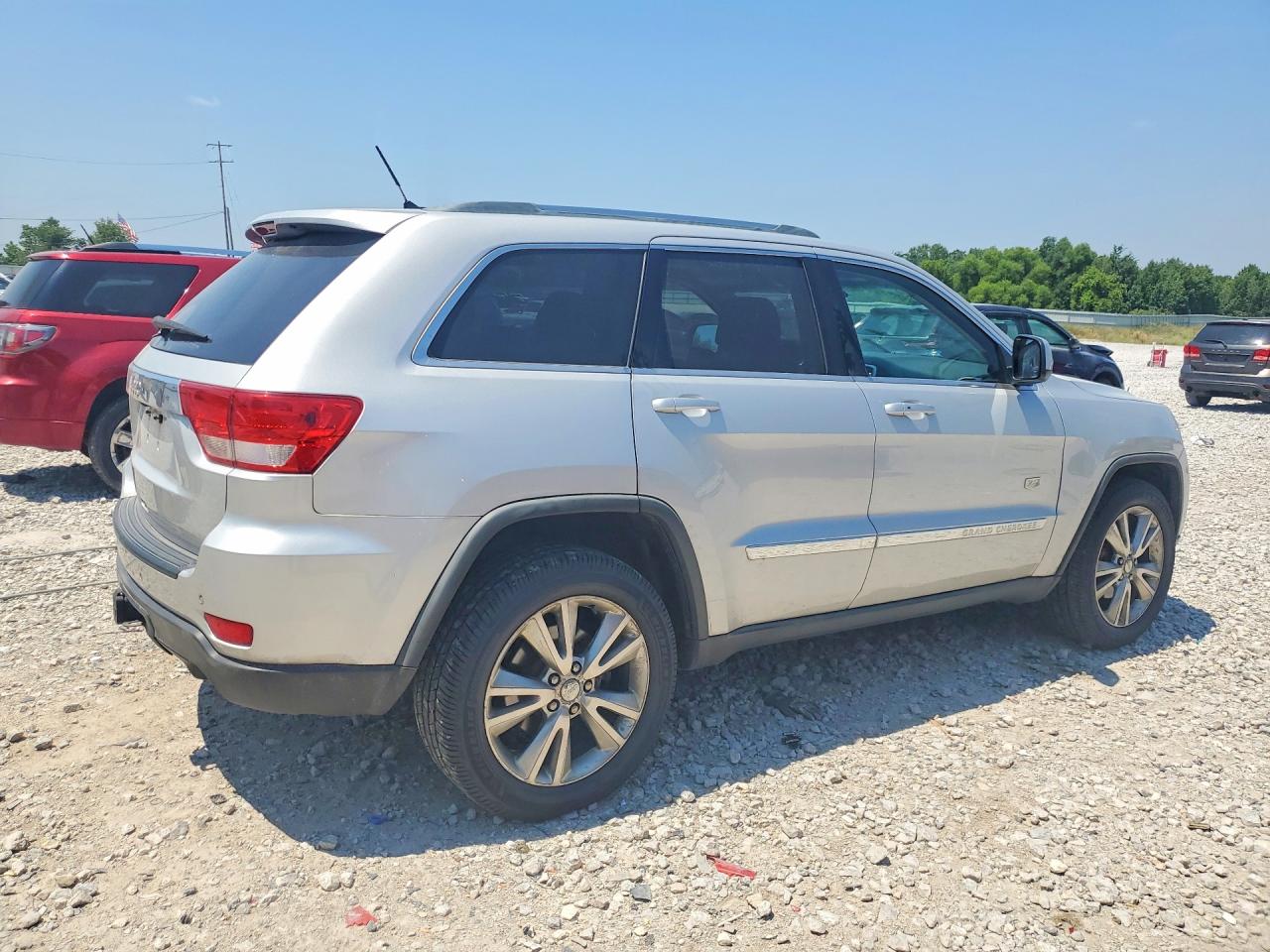 2011 Jeep Grand Cherokee Laredo Silver vin: 1J4RR4GG9BC673792