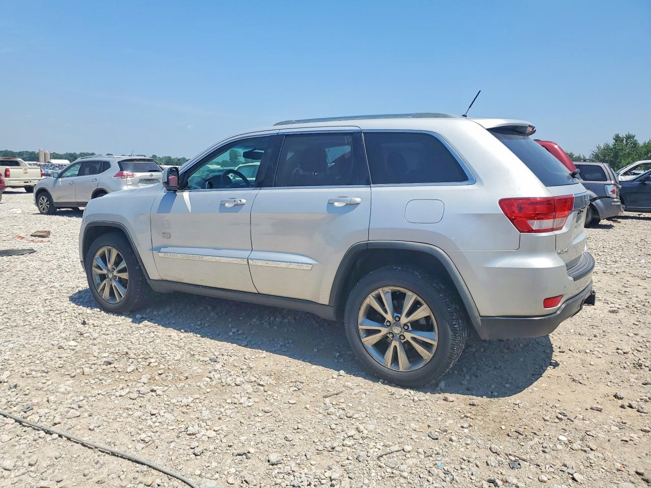 2011 Jeep Grand Cherokee Laredo Silver vin: 1J4RR4GG9BC673792