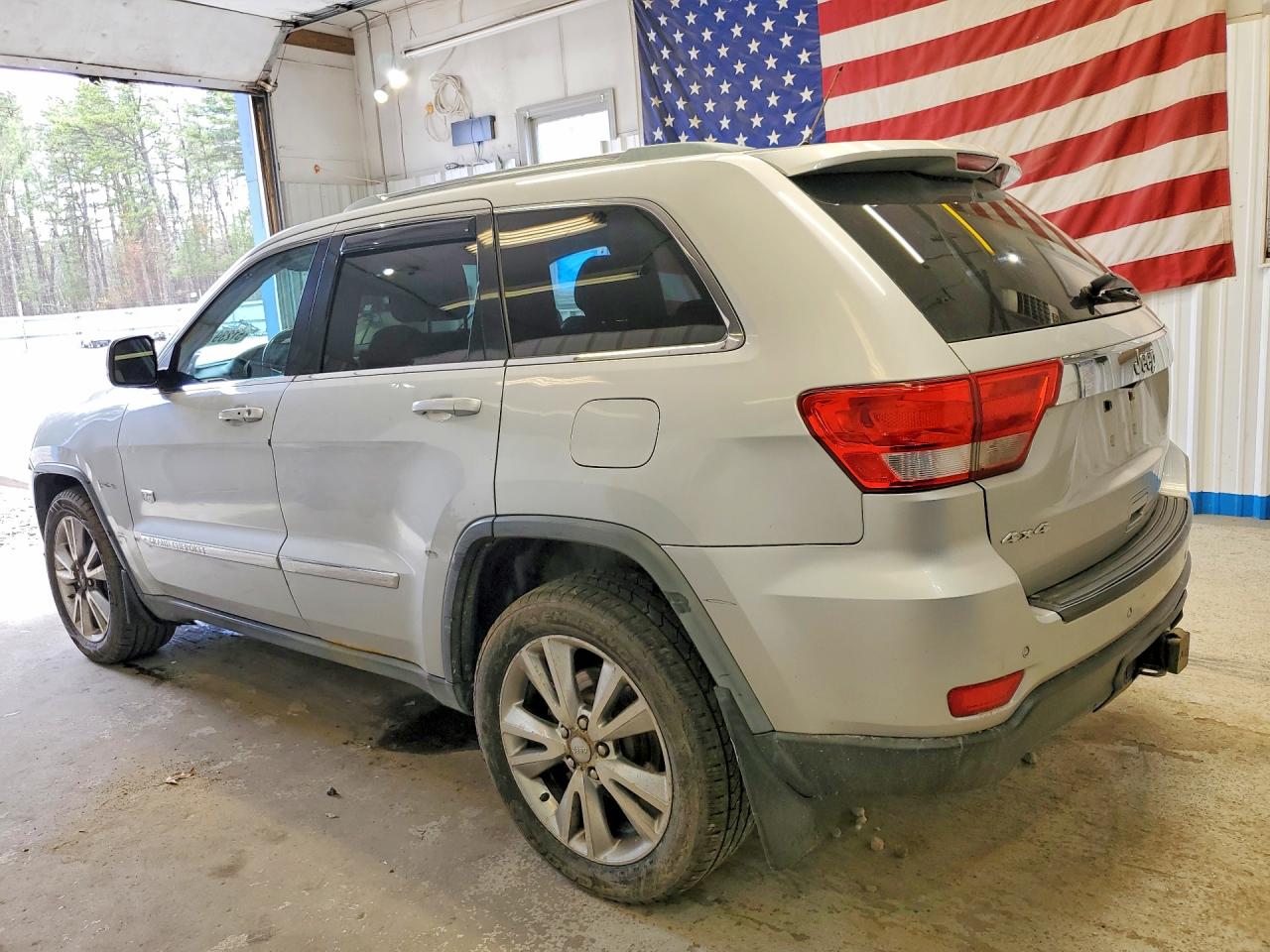 2011 Jeep Grand Cherokee Laredo Silver vin: 1J4RR4GG9BC679060